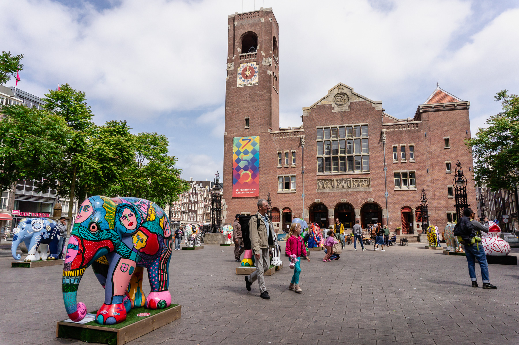 Elephants in front of the Beurs van Berlage to celebrate 750 years of Amsterdam, May 2025