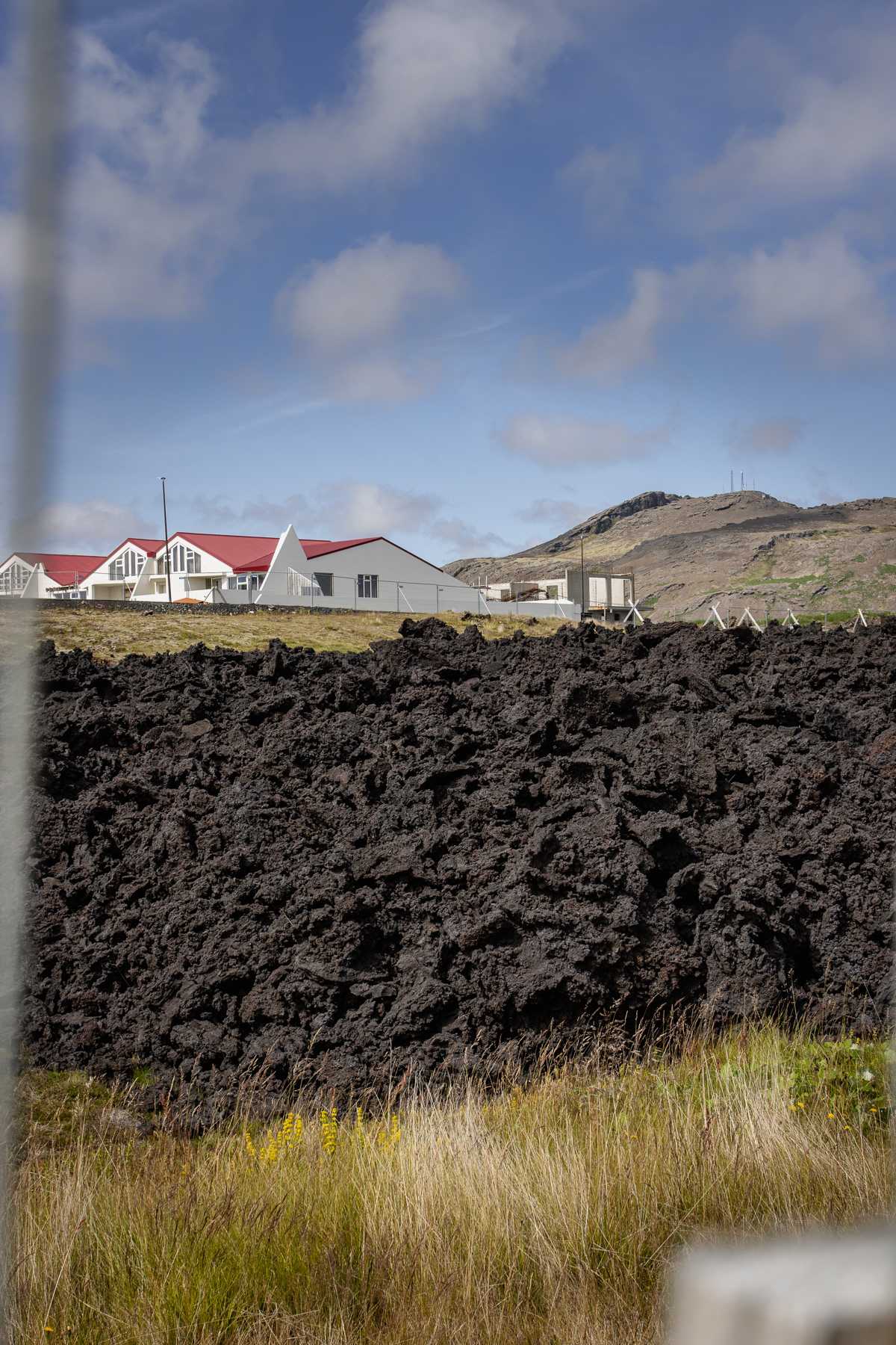 The lava stream of 2023 and 2024 stopped right in a new-build residential area.