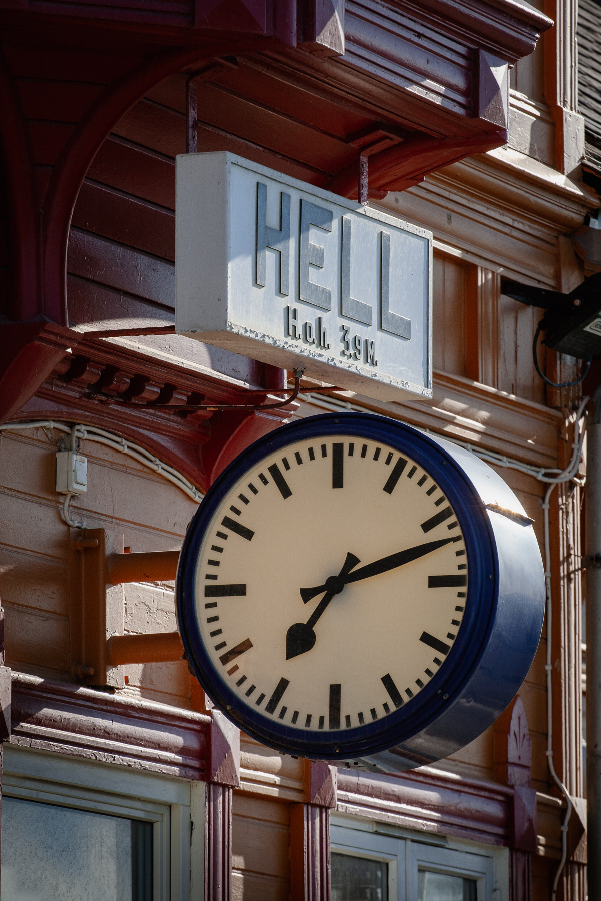 Hell Station is situated 3.9 metres above sea level.