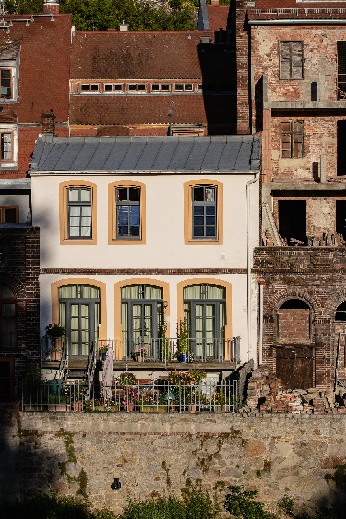 A small apartment building at the river in Görlitz