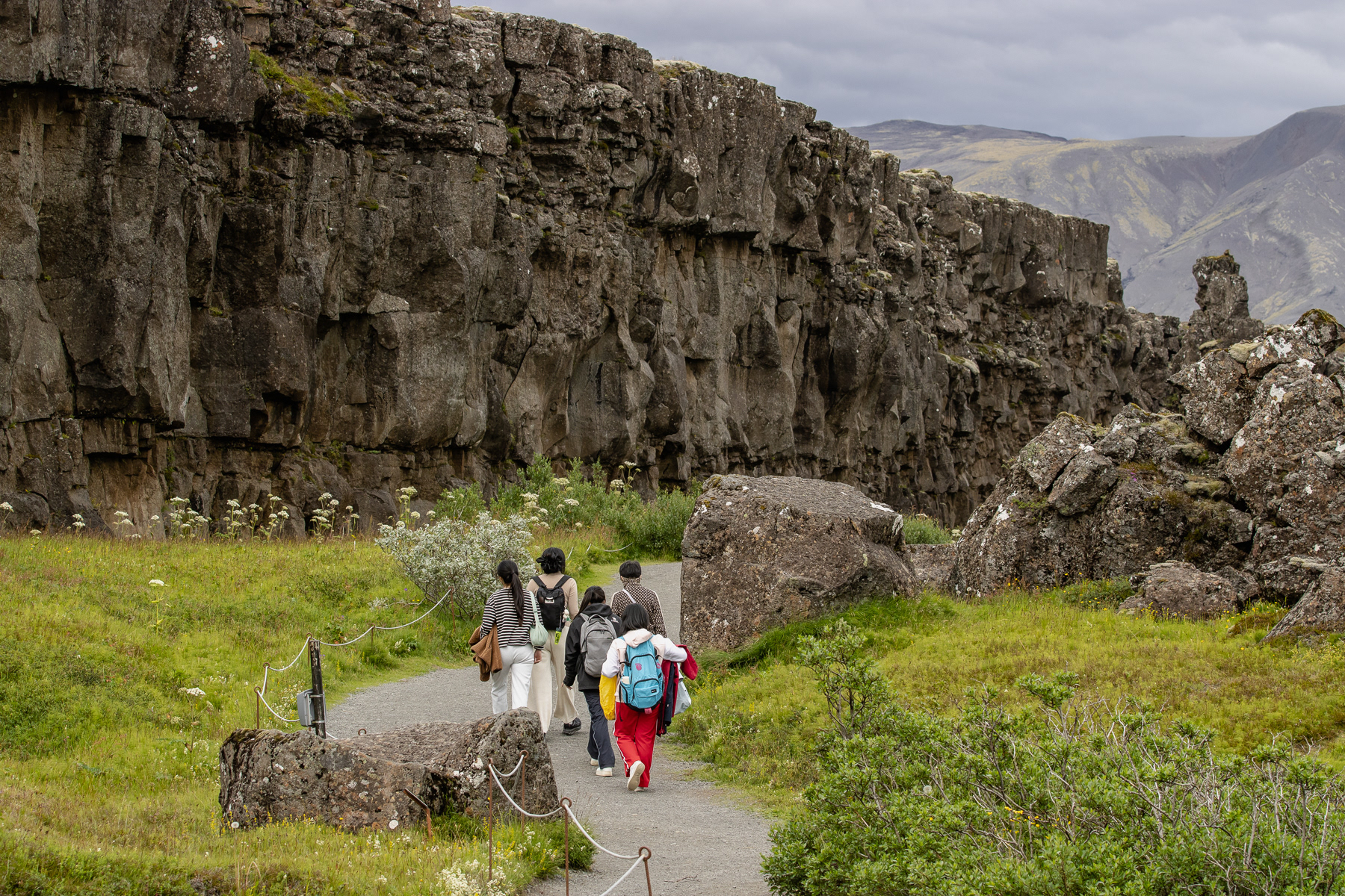 Walking in the "abyss" between North America and Europe.
