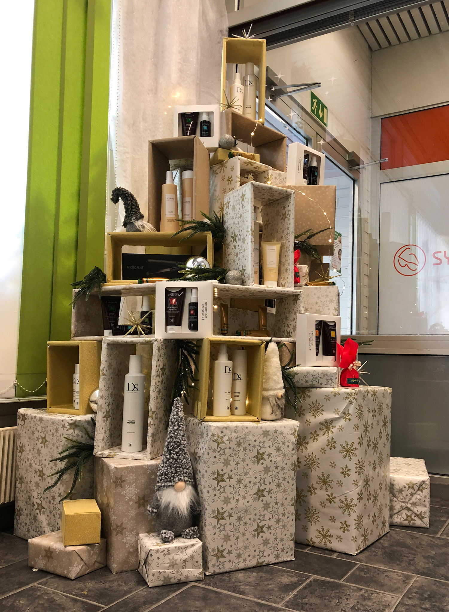 Joulu esillepano kampaamossa