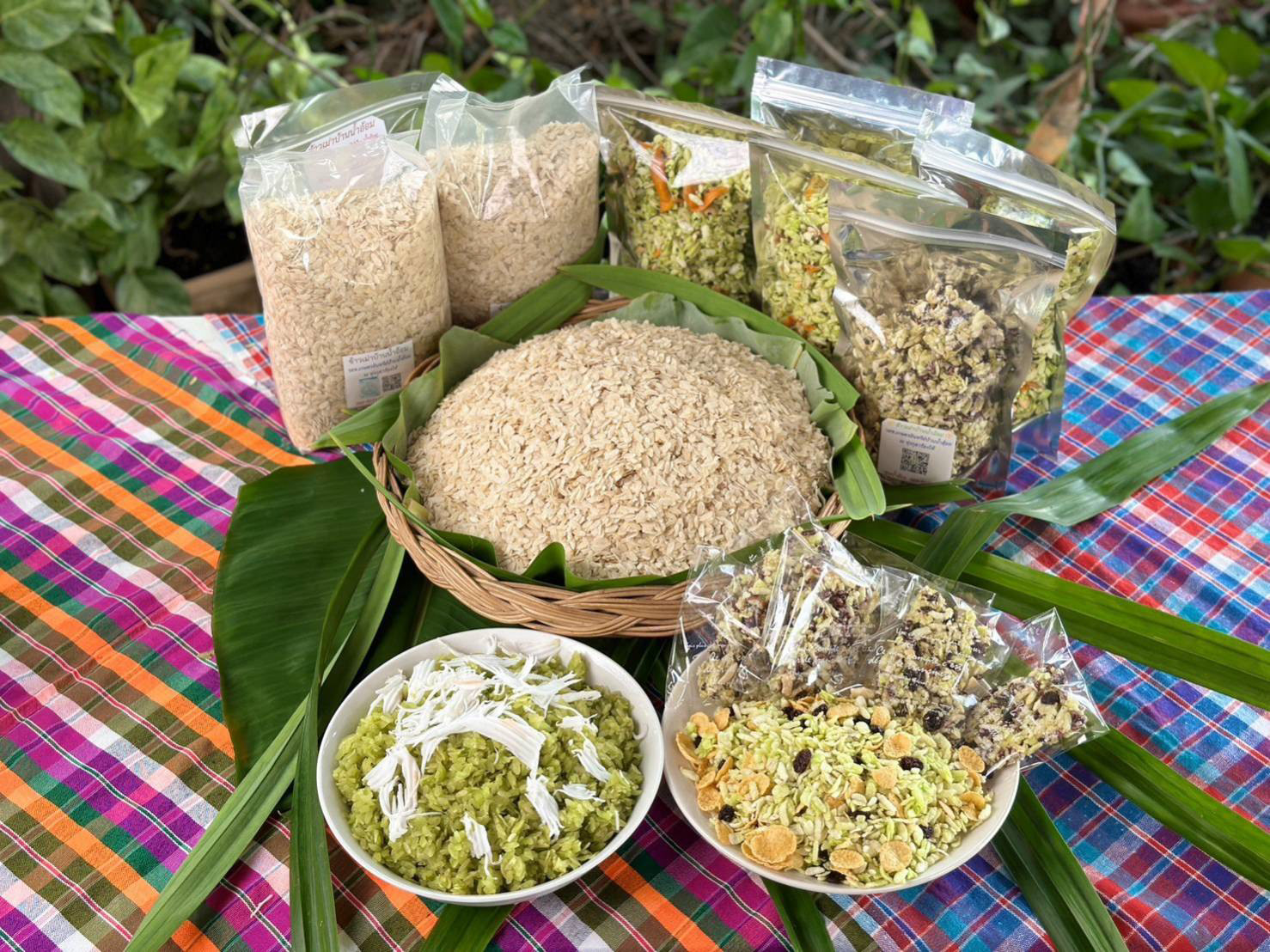 ผลิตภัณฑ์ของกลุ่มวิสาหกิจชุมชนเกษตรอินทรีย์บ้านน้ำอ้อม ณ ทุ่งกุลาร้องไห้ ได้แก่ ข้าวหอมมะลิ105ม, ข้าวกล้องสี่สายพันธุ์ ข้าวไรซ์เบอรรี่ ข้าวเหนียวดำ ข้าวมะลิแดง ข้าวเม่าแห้ง ข้าวเม่าคลุก ข้าวเม่ากระยาสารท ข้าวเม่าซีเรียล ข้าวเม่าบาร์ ข้าวเม่าซีเรียล และข้าวแต๋นน้ำแตงโม