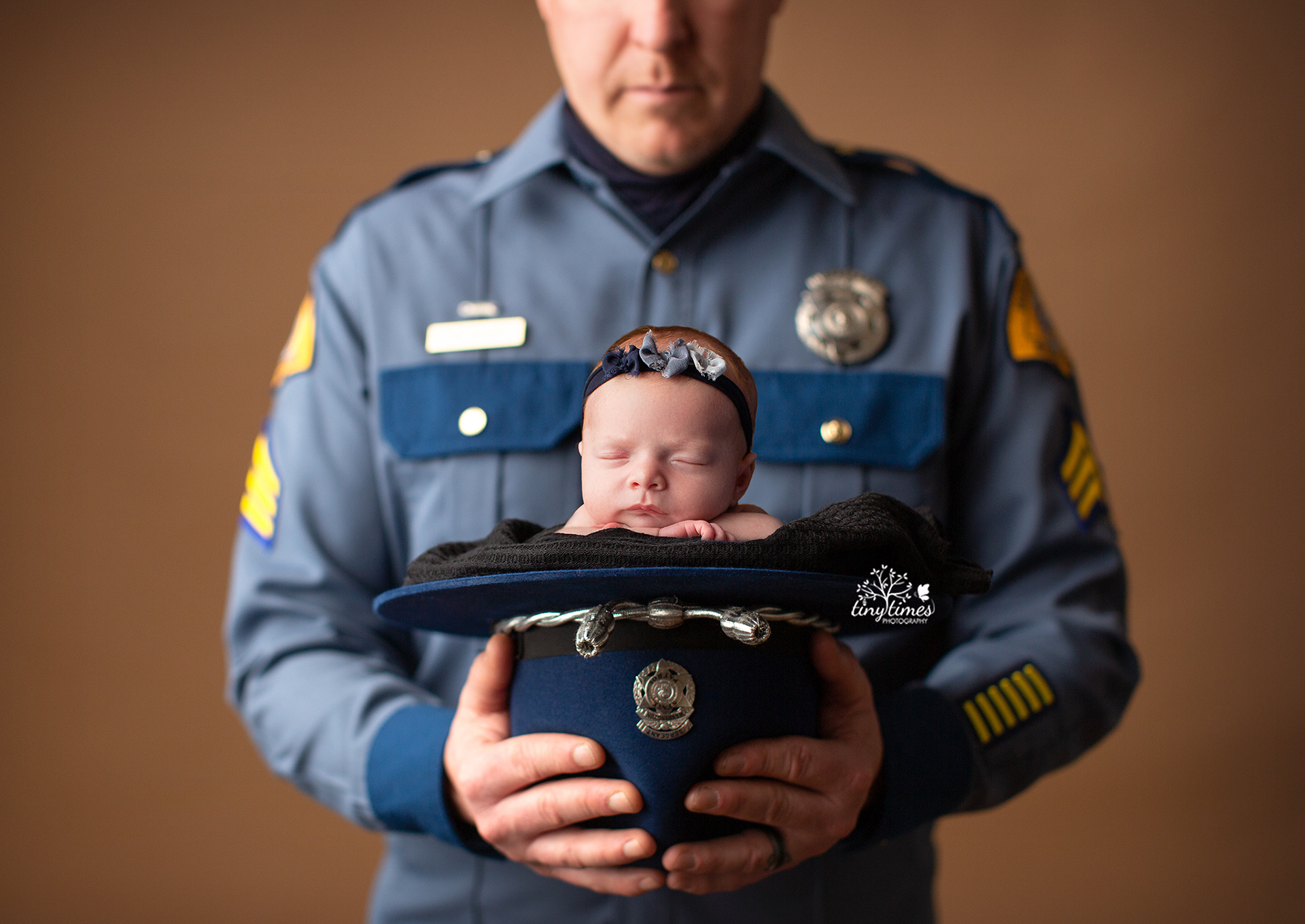 police officer holding newborn baby Vancouver wa