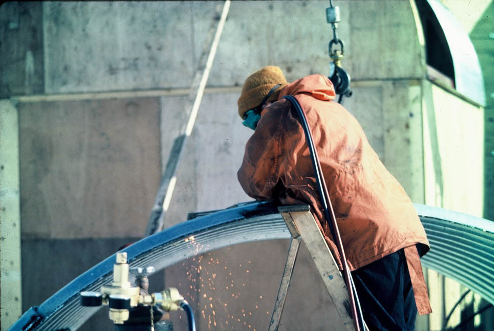 Cutting the metal tubes