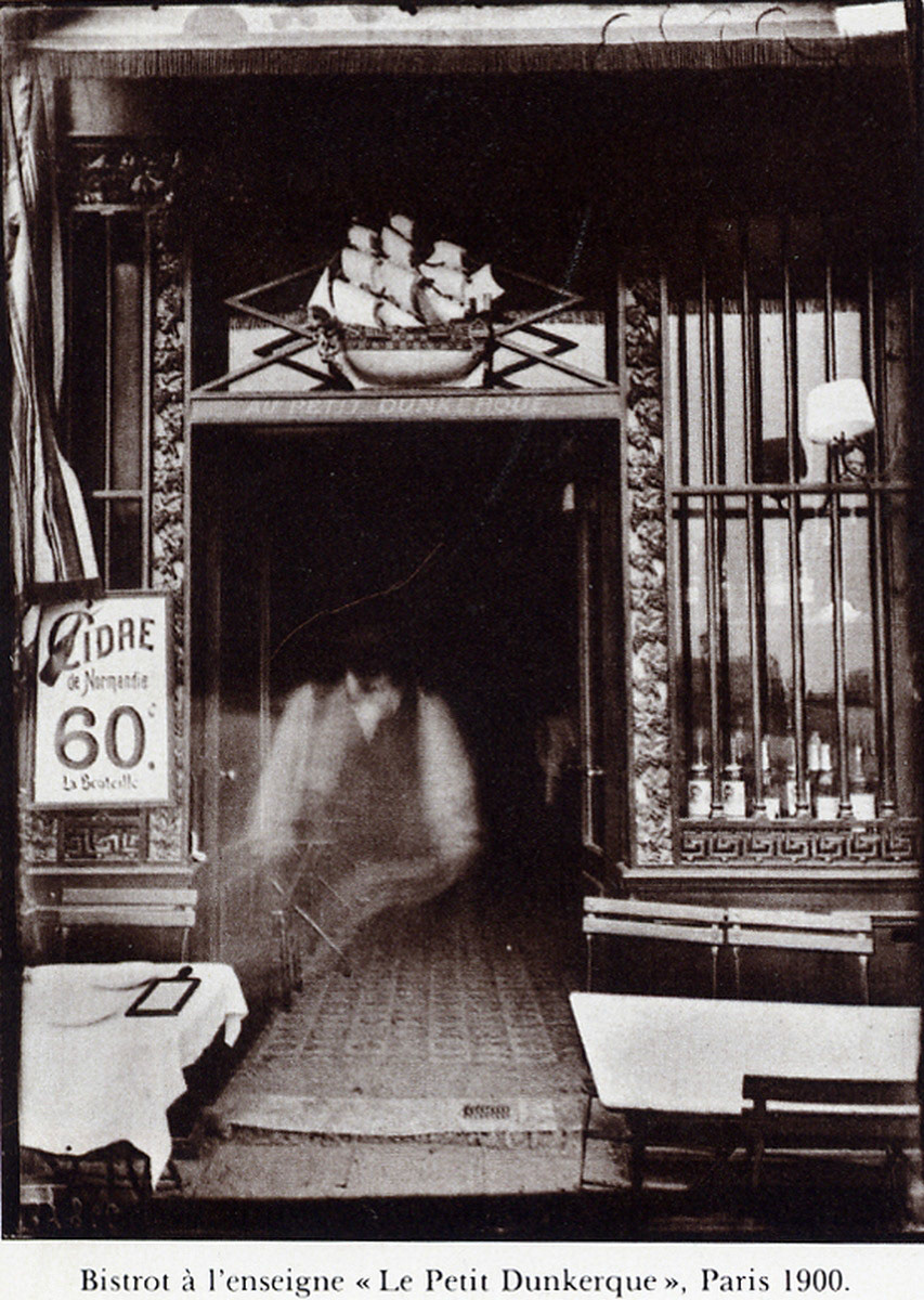 Bistrot a l' enseigne "Le Petit Dunkerque". Paris 1900