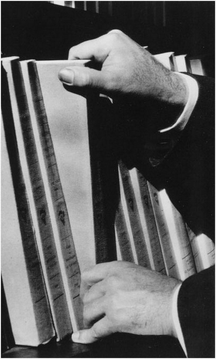 hands &amp; books, Paris, 1927