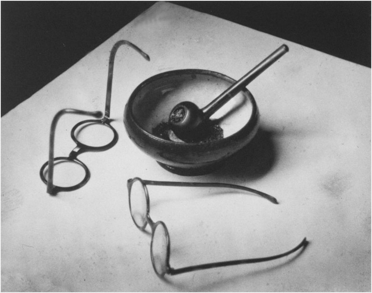 Modrian's glasses and pipe, Paris, 1926