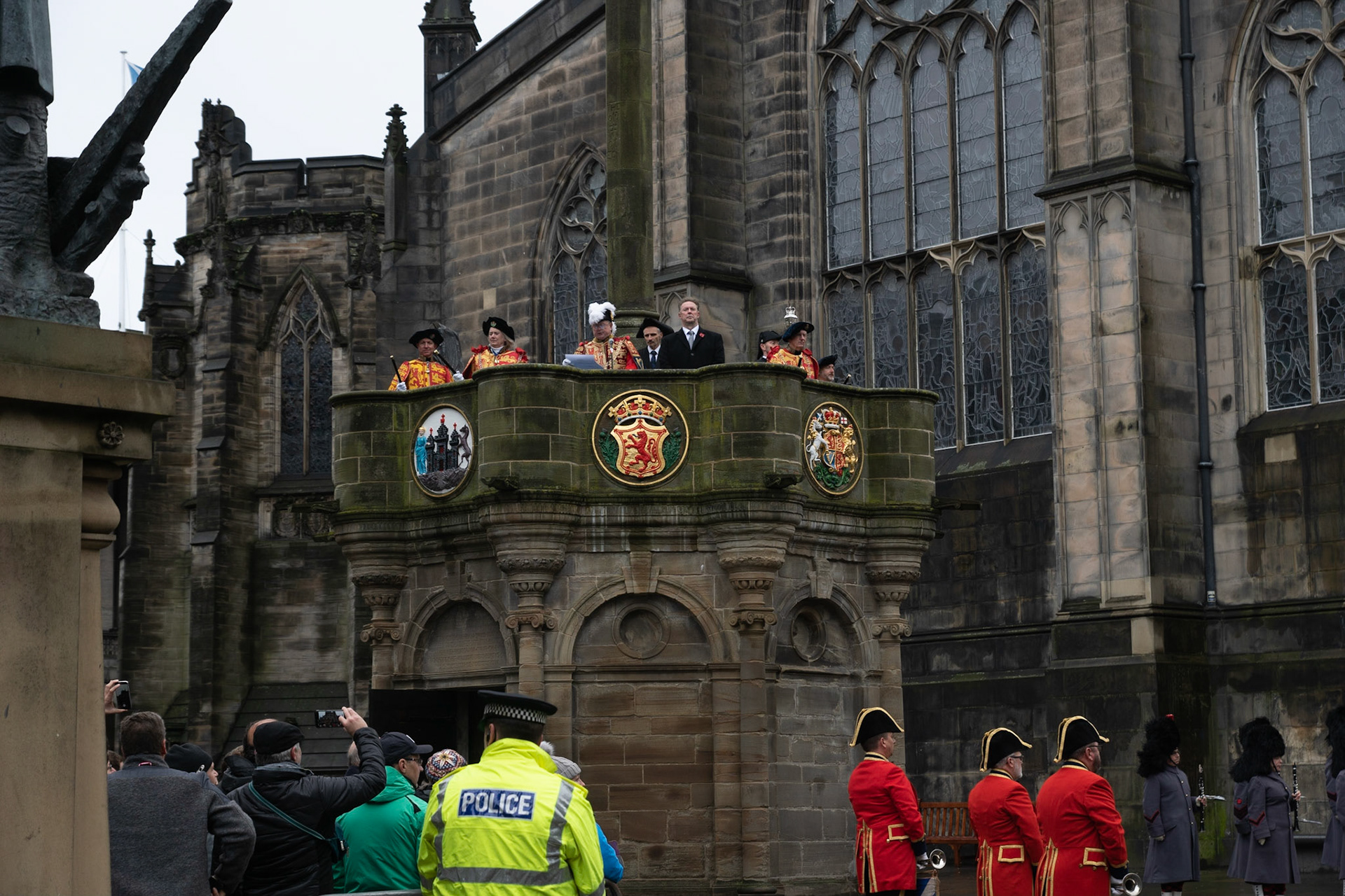 Edinburgh, Scotland 7th Nov 2019. The Lord Lyon, who is in charge of Scotland's heraldry, giving a Royal Proclamation on the Mercat Cross on Edinburgh’s Royal Mile declaring that Parliament has been dissolved. Credit: Richard Gass/Alamy Live News
