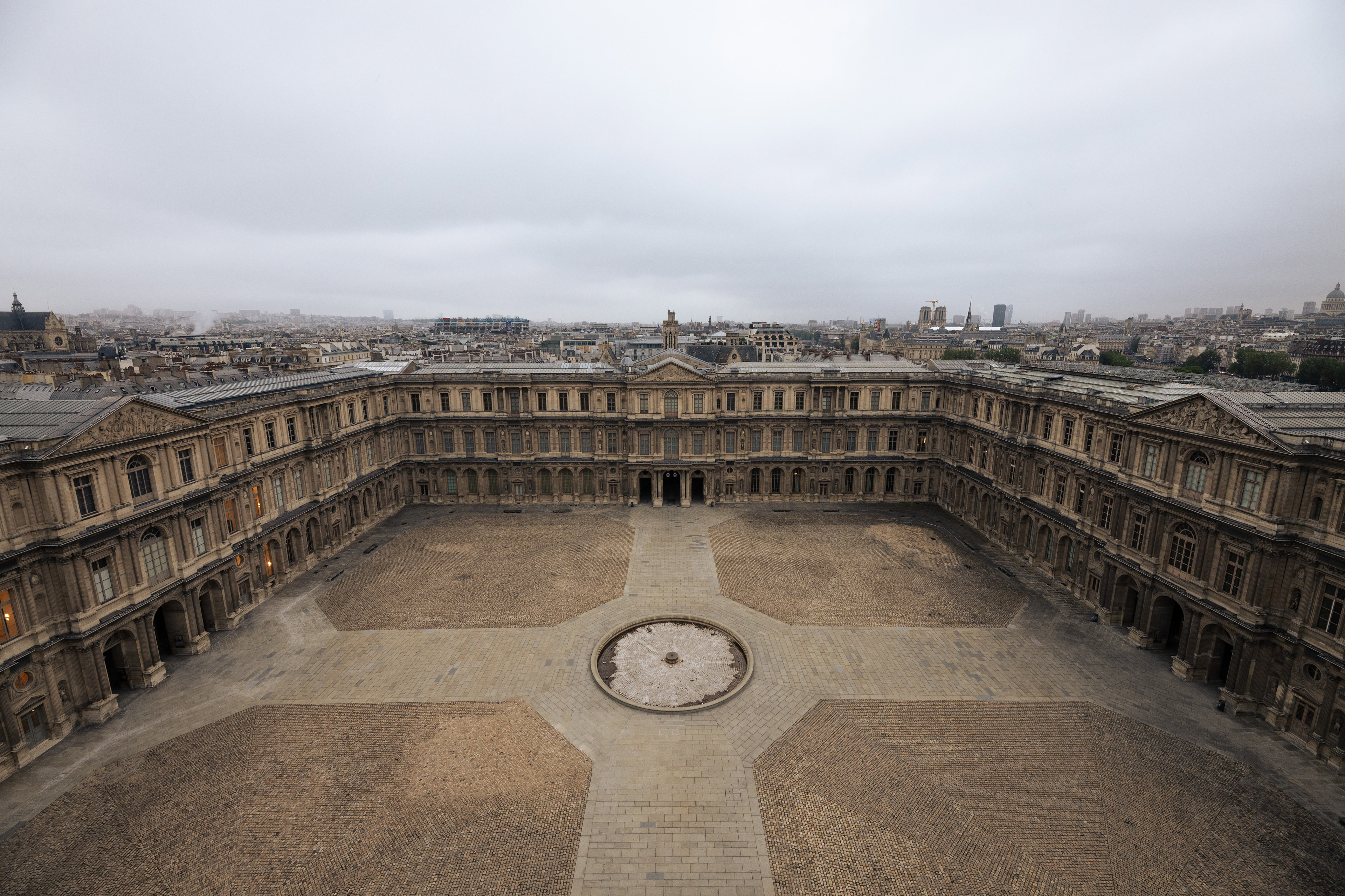 La Cour du Louvre