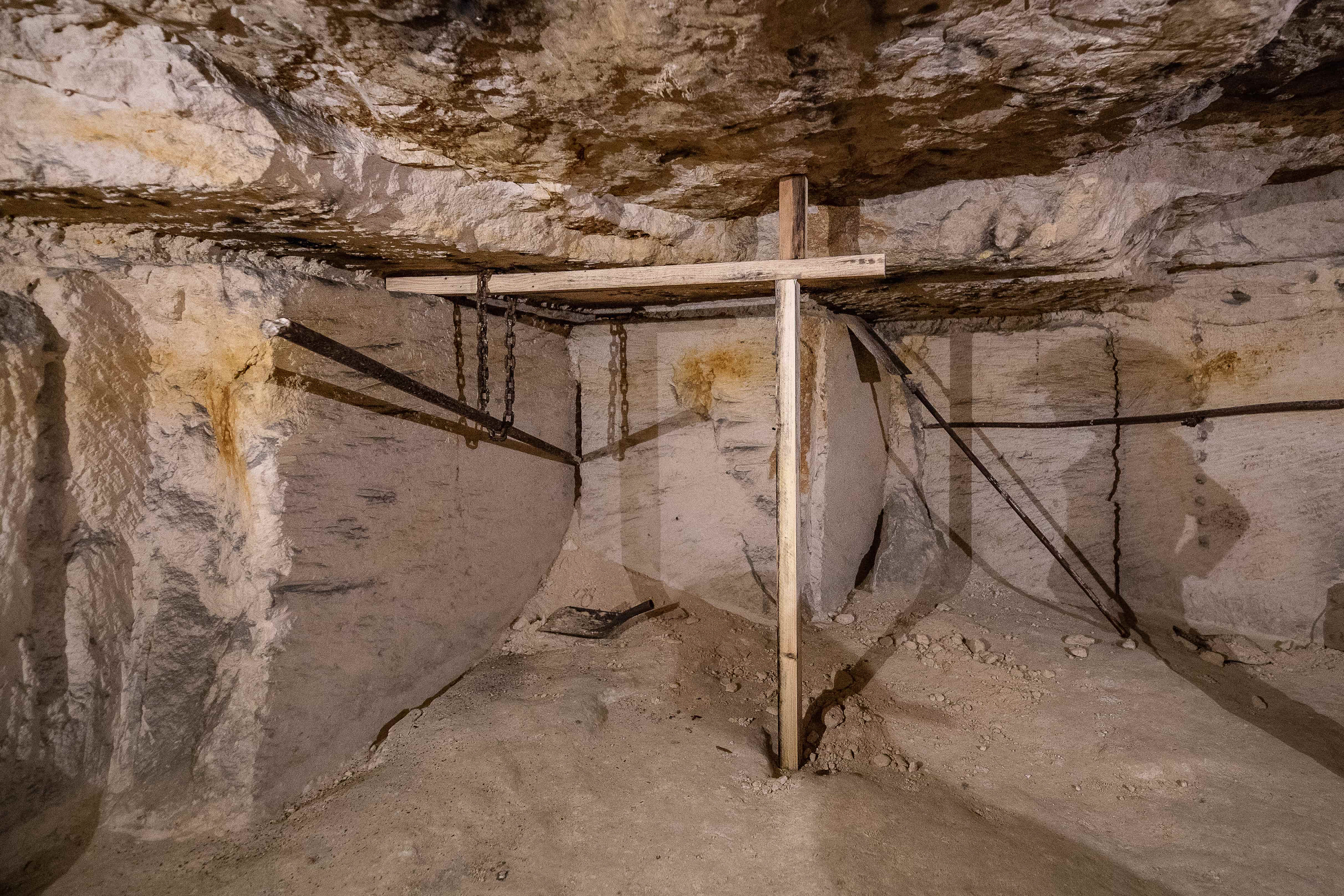 Lance permettant de détourer le bloc pour l'extraire