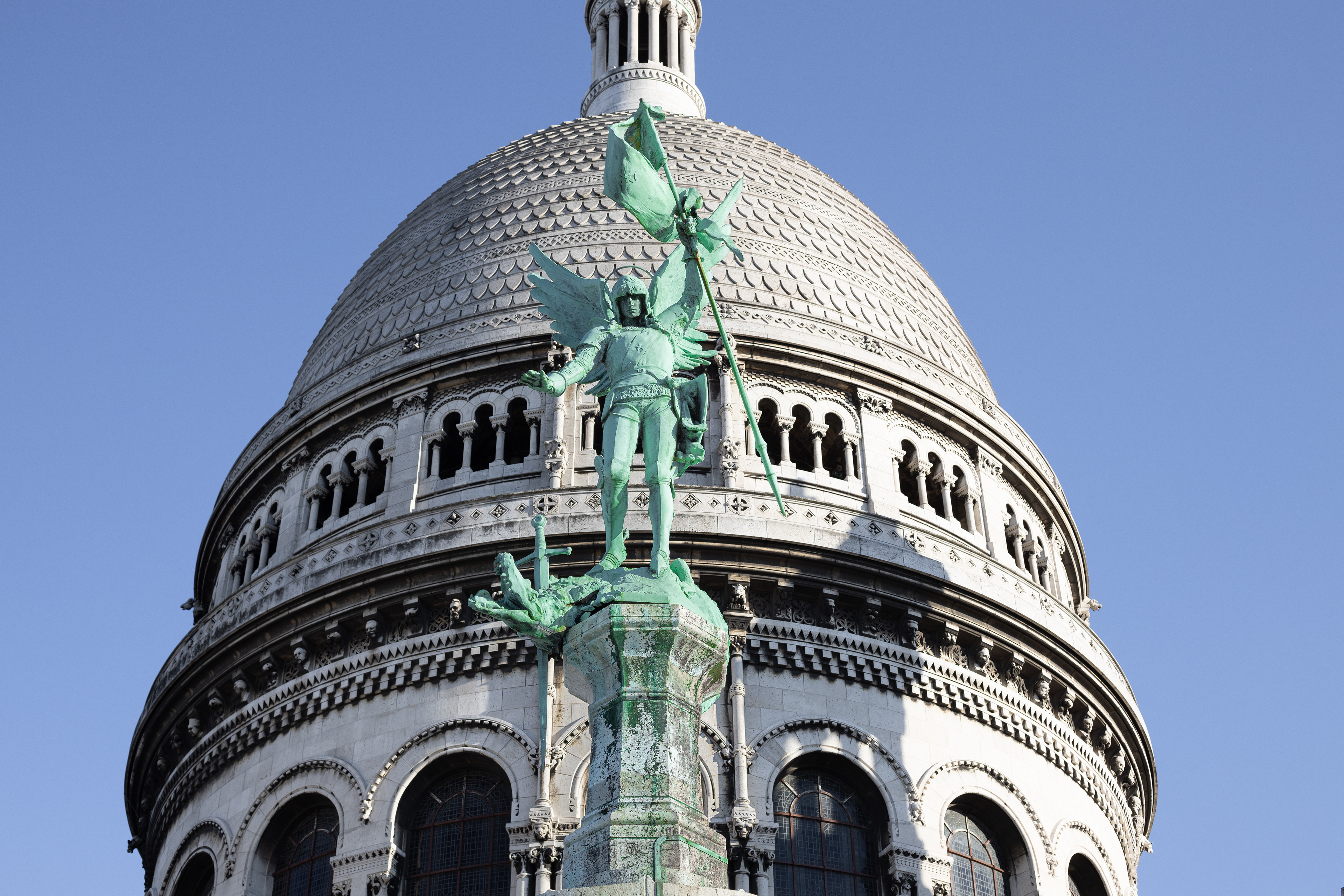 L’Archange Michel Il est l’ange protecteur de l’Église, et assiste les fidèles dans le combat spirituel contre le Mauvais.