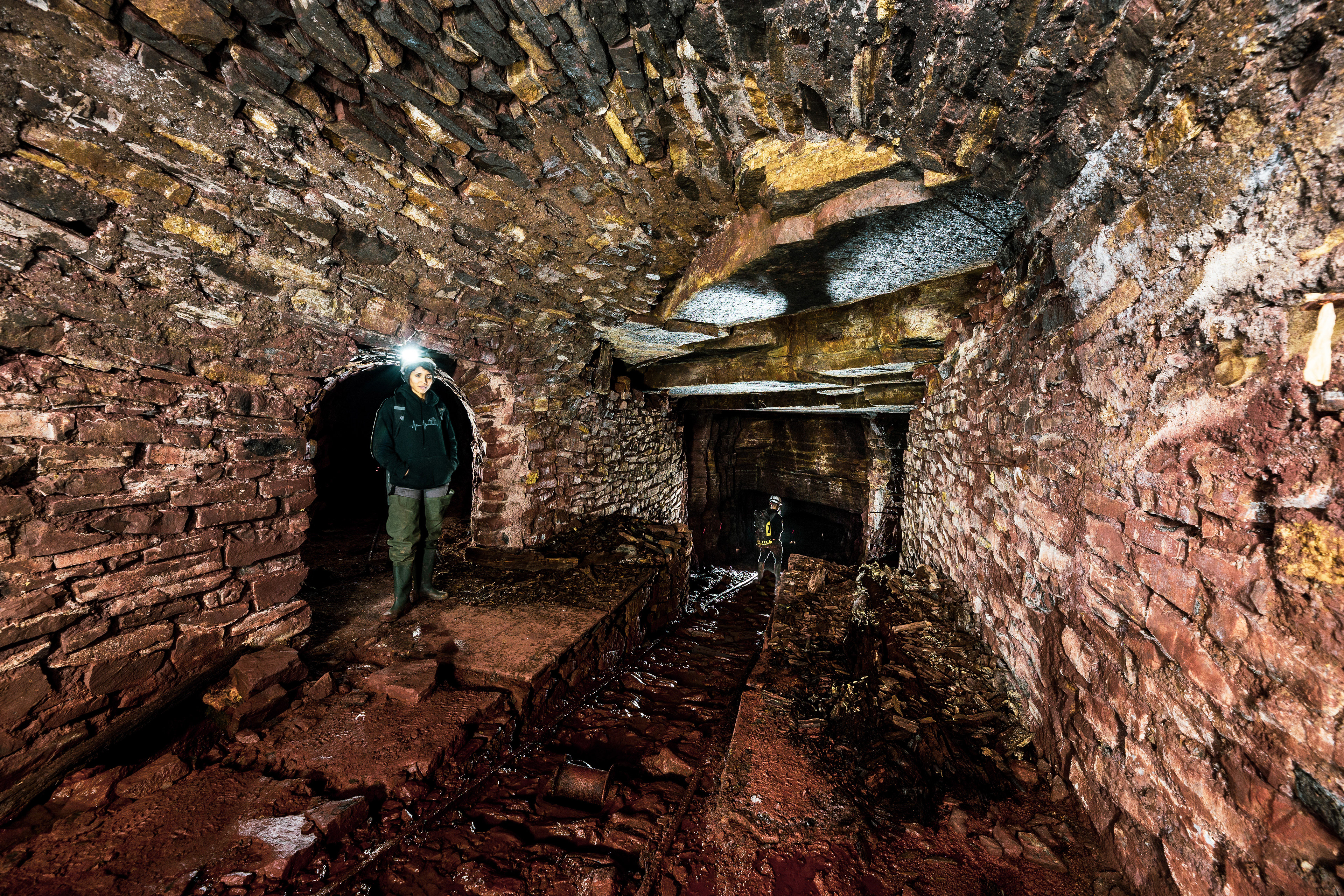 Descente d'une mine de fer