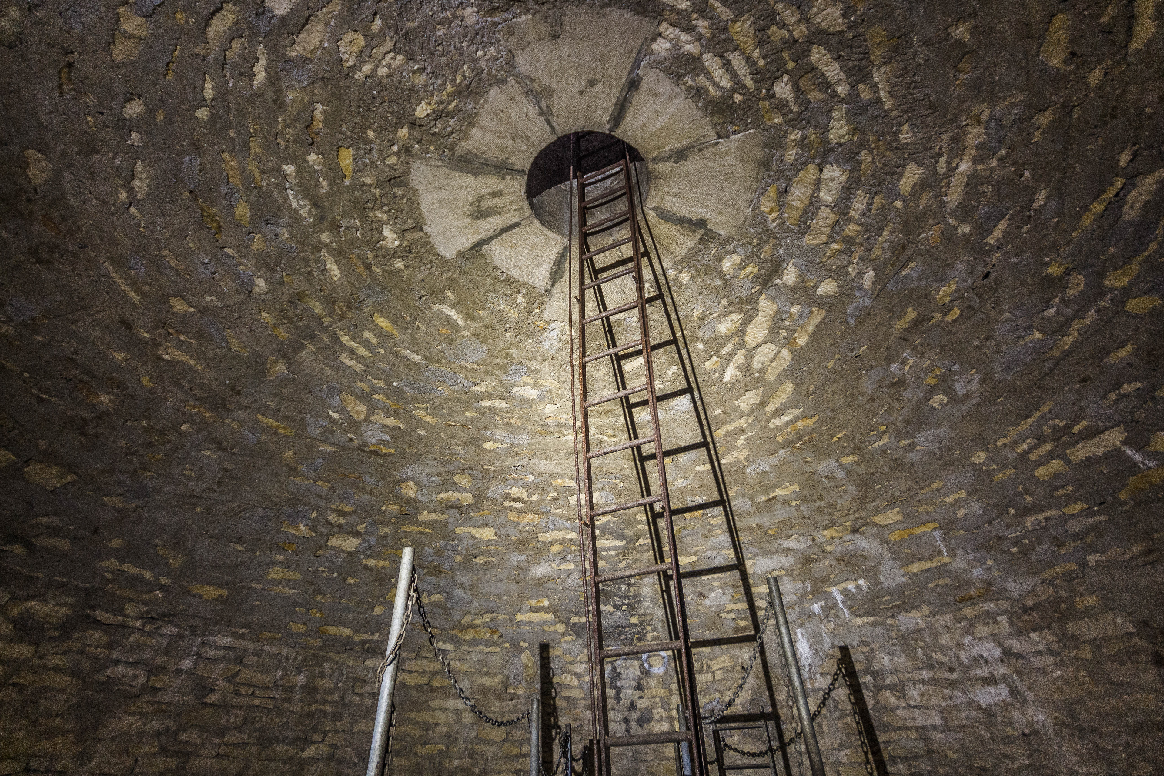 Puits de sortie d'une consolidation souterraine en forme de cloche