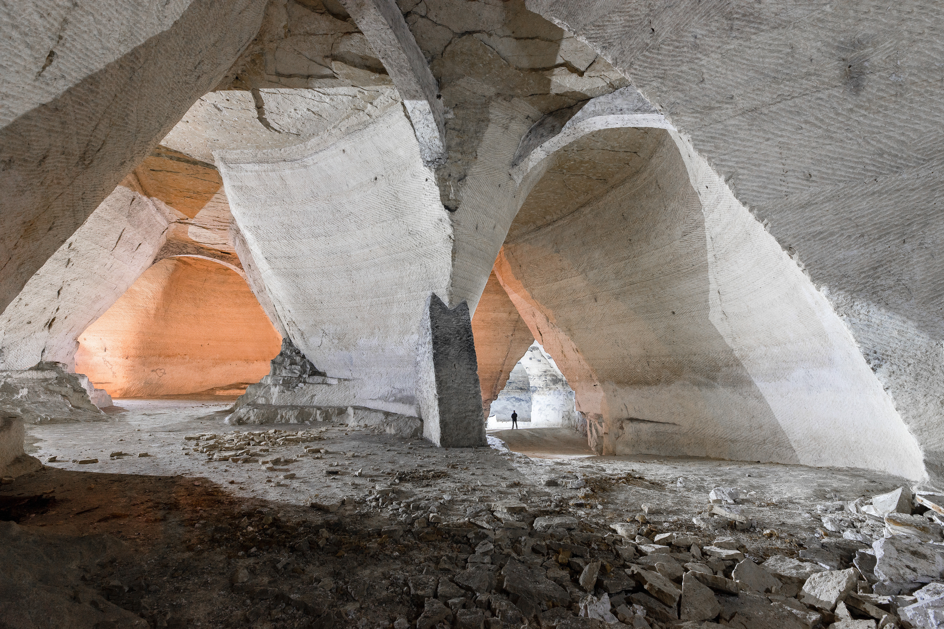 Carrière de gypse taillée en arrondi