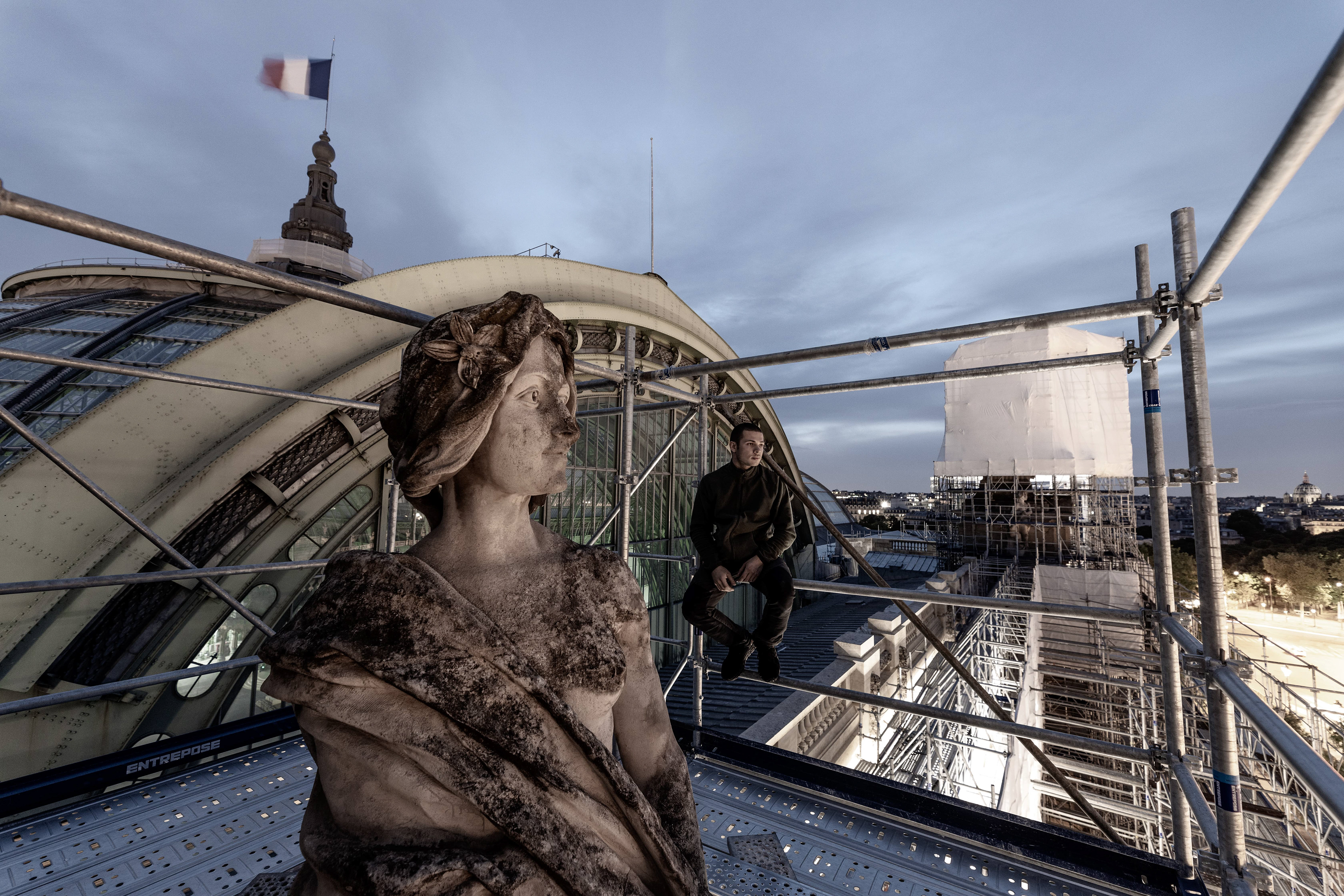 Sculpture "Le Dessin" de Auguste Seysses