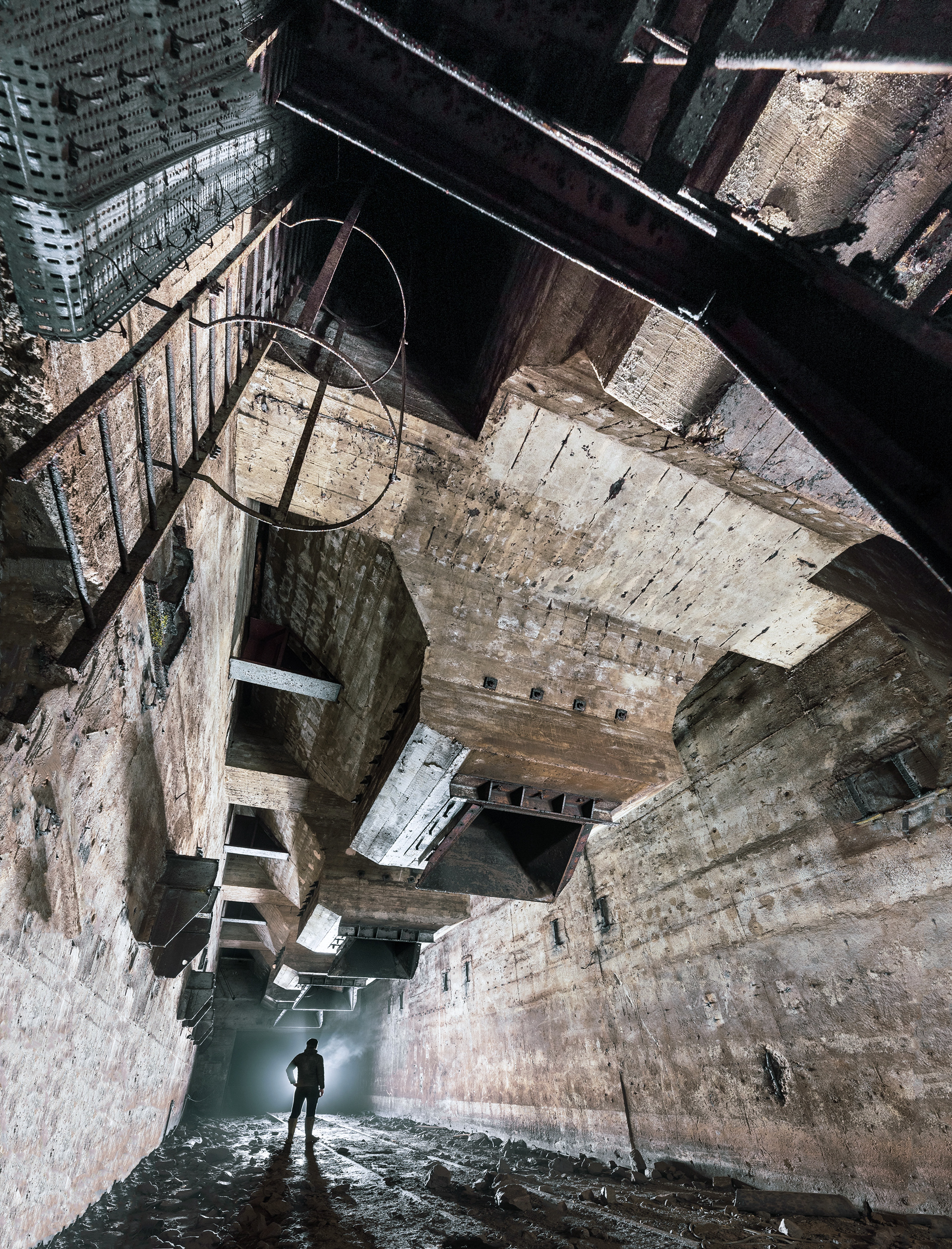 Trémies géantes au dessus de la galerie souterraine. Elle permet d'envoyer le minerai récolté dans les étages supérieurs vers la galerie principale menant à la sortie.