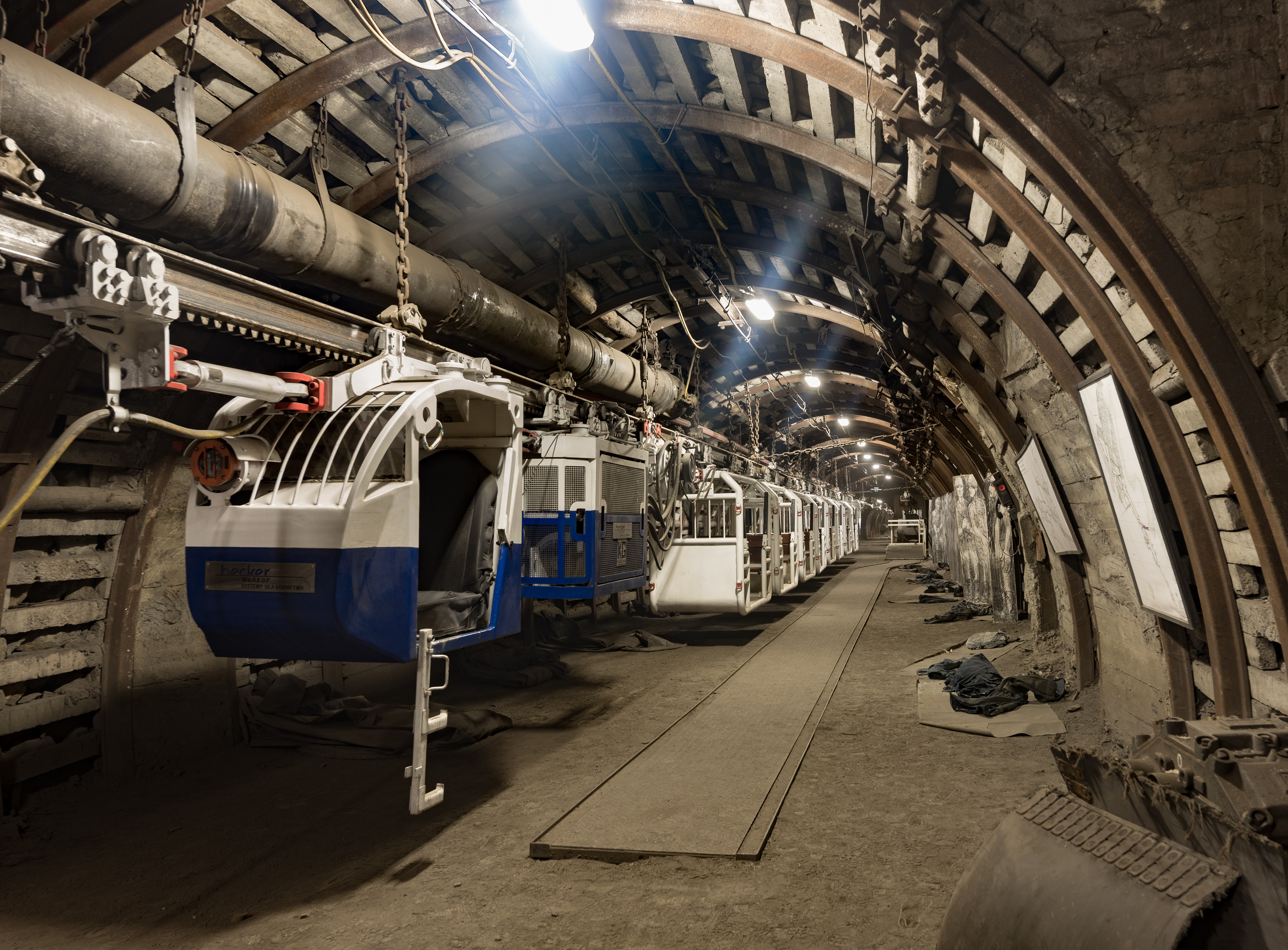 Déplacement dans la mine sur mono rail