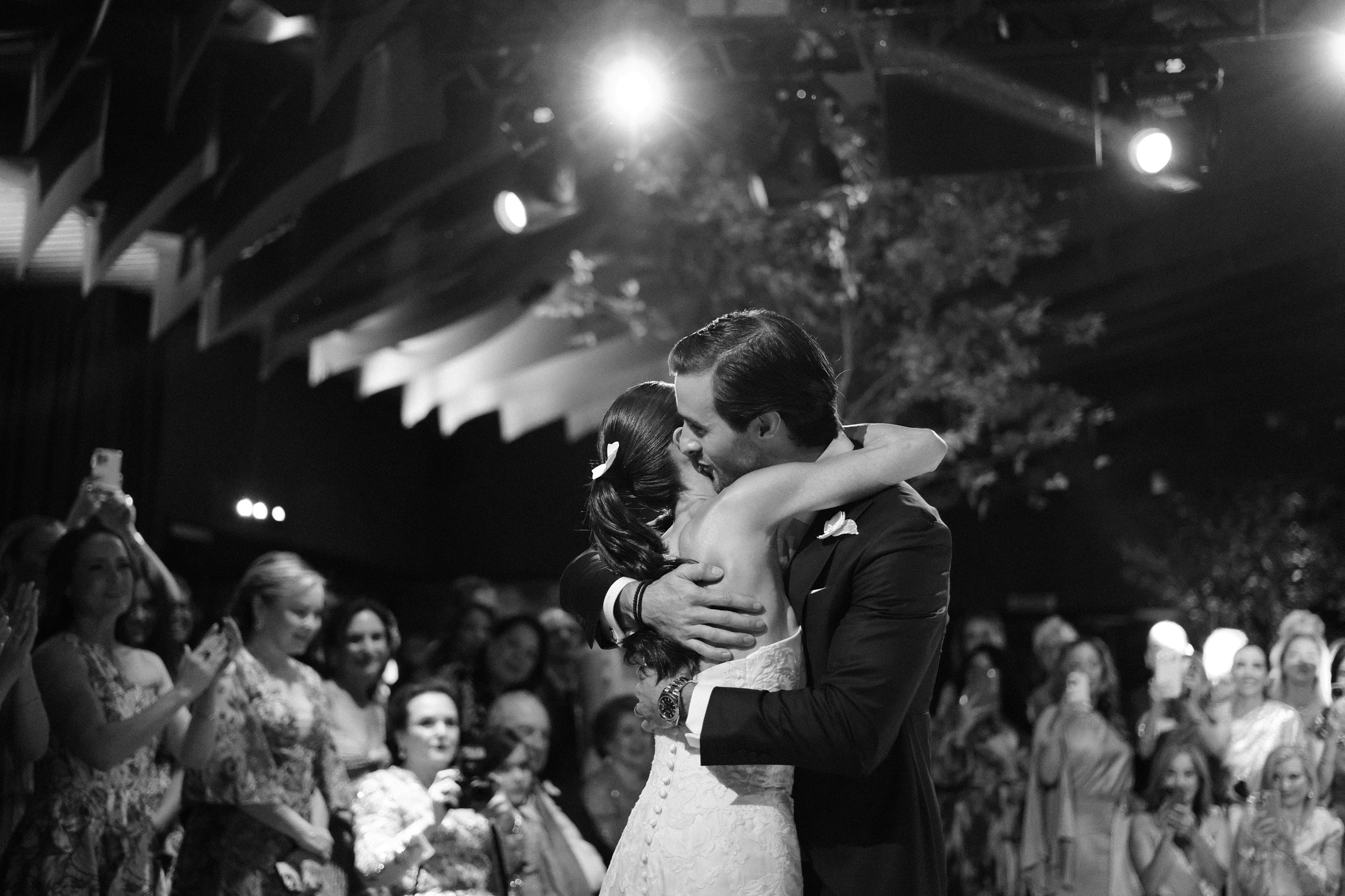 Bride and groom embracing during their first dance at Club Campestre Monterrey, surrounded by family and friends in Monterrey — emotional, timeless wedding photography by Velora Weddings.