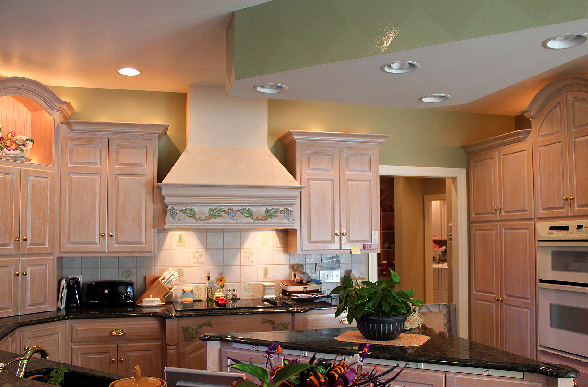 Kitchen | Paint (Harlequin pattern in two finishes)