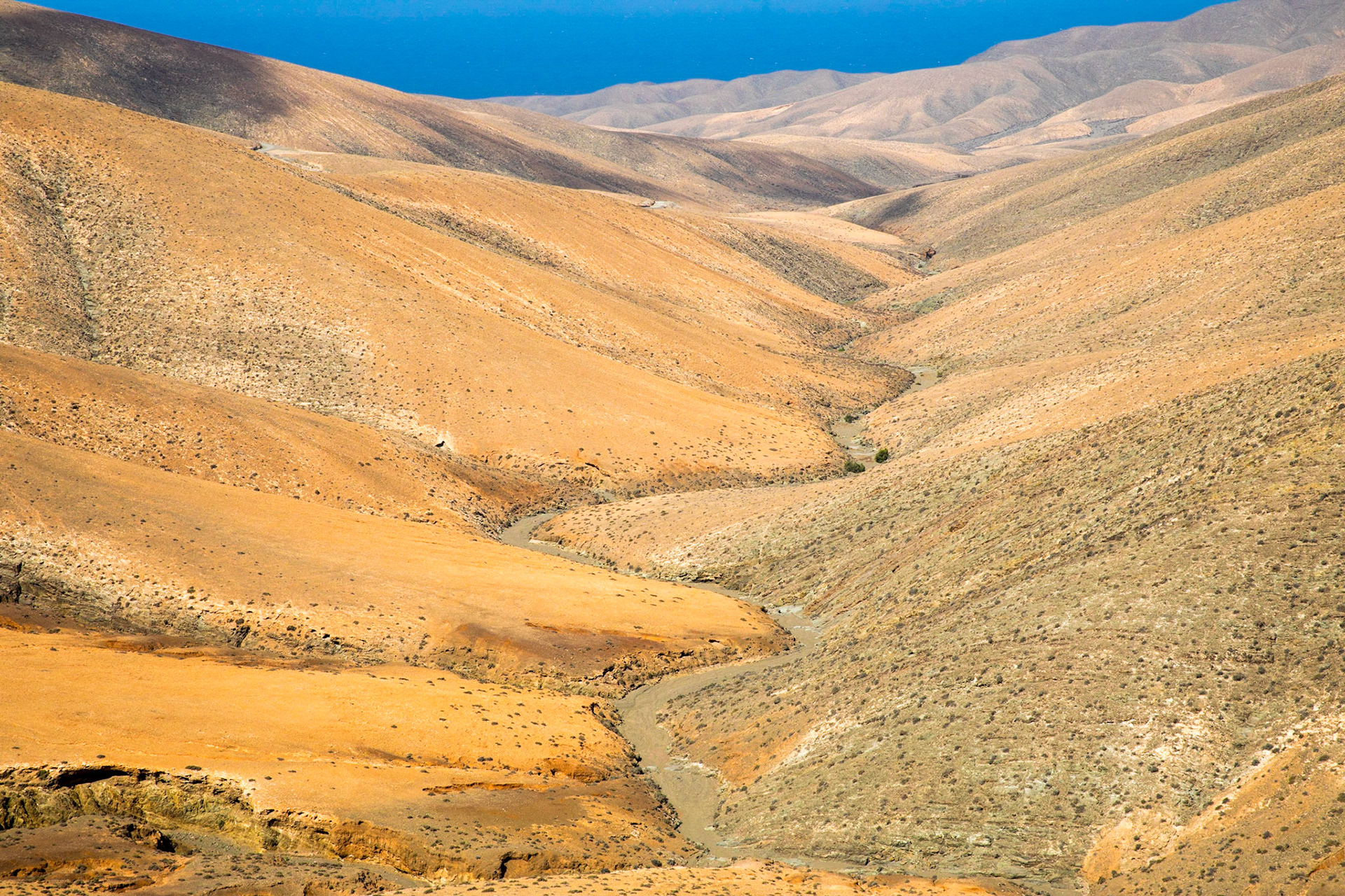 This barranco leads dircet to the ocean.
