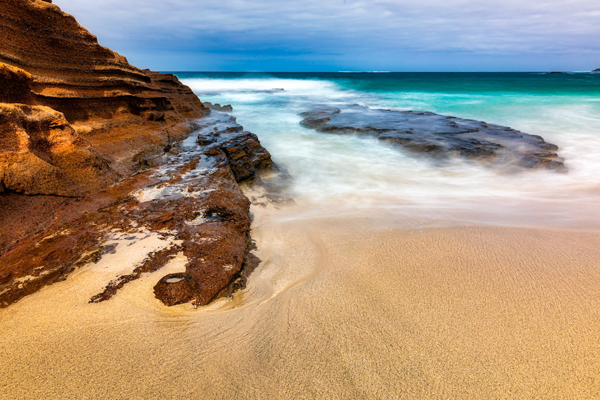 Strand und Felsen.(Selber fotografieren im Fotokurs auf Fuerteventura: https://youtu.be/KTOLycvdlhQ)