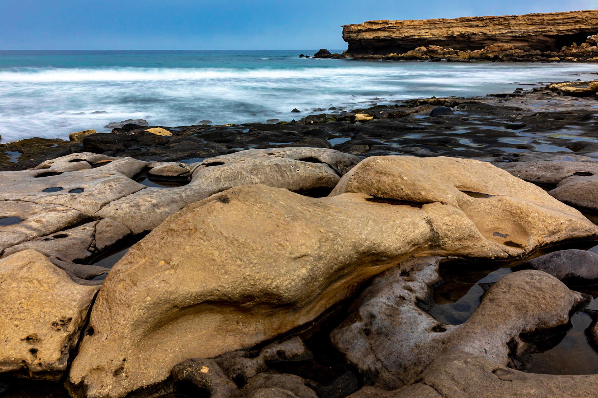 Sandstein am Lavastrand(Selber fotografieren im Fotokurs auf Fuerteventura: https://youtu.be/uSB40FLrYu4)