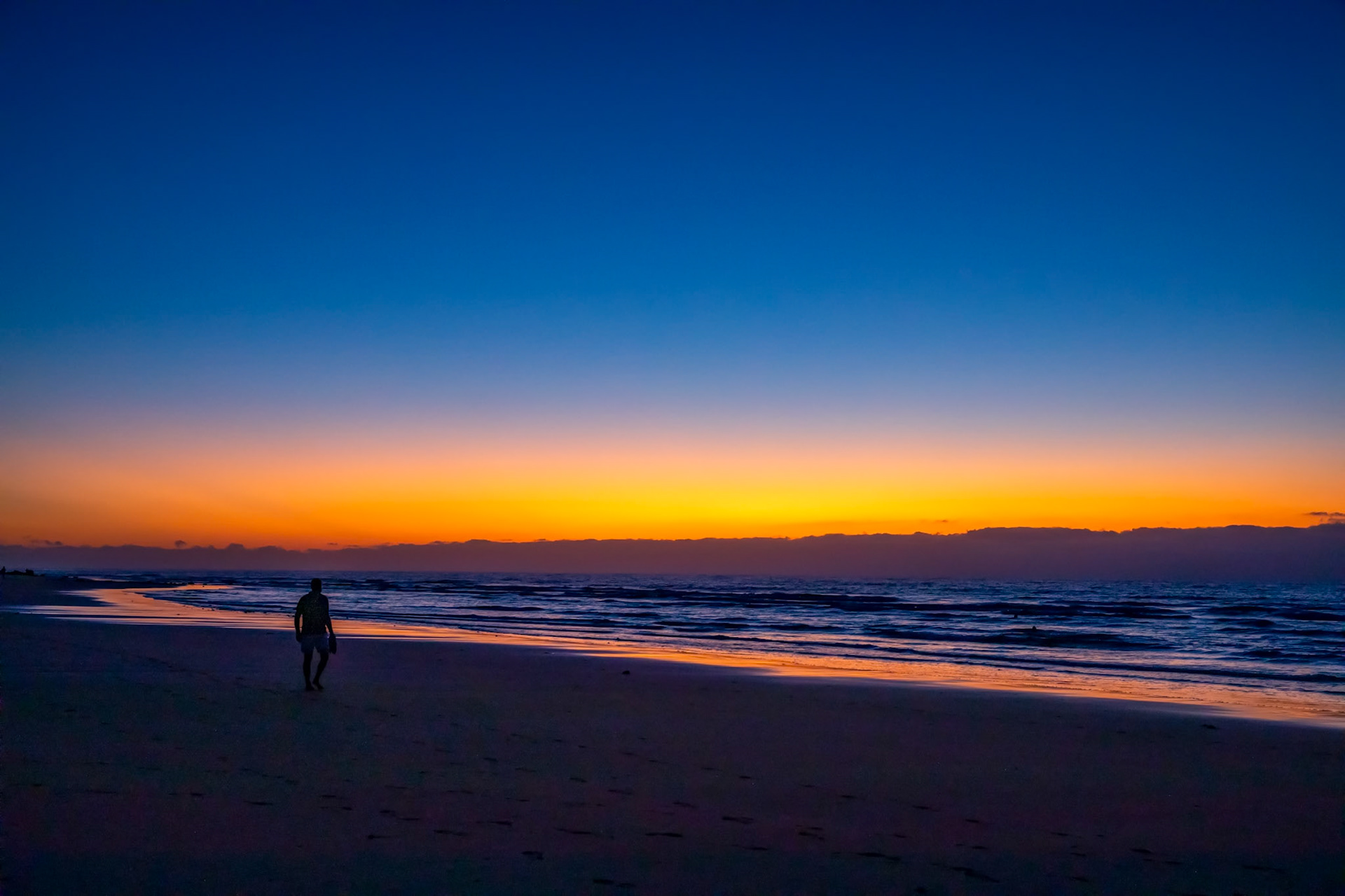 Morning Walk.Sunrise at Jandia Playa. (Selber fotografieren im Fotokurs auf Fuerteventura: https://youtu.be/KTOLycvdlhQ)