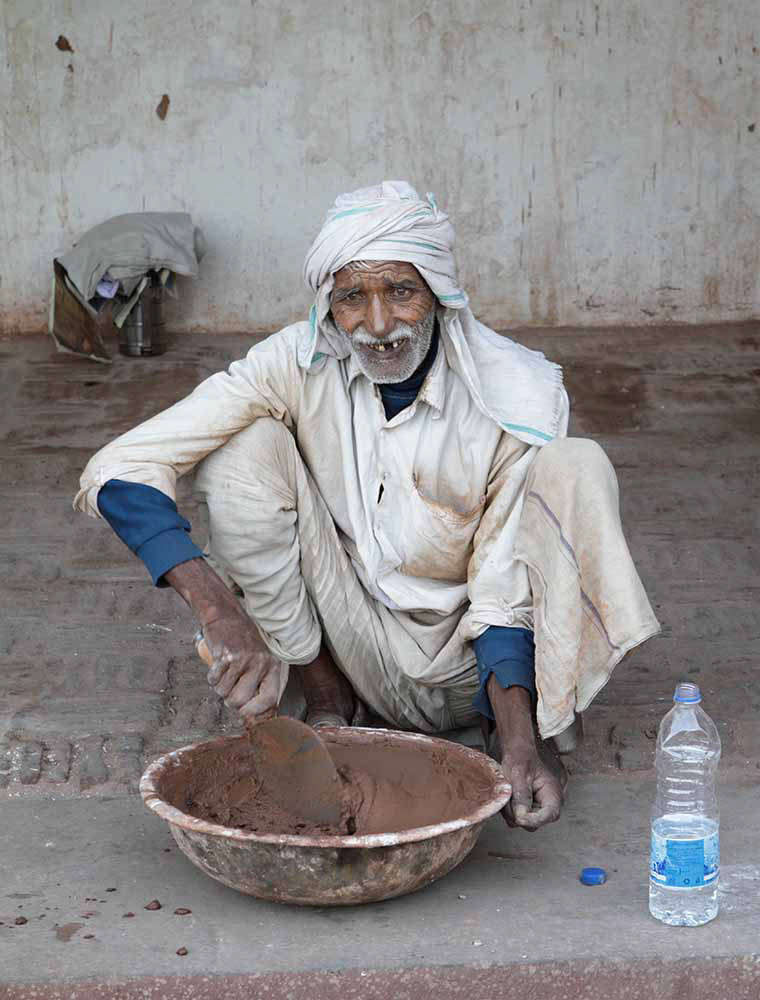 Mixing plaster, Agra Fort, Uttar Pradesh