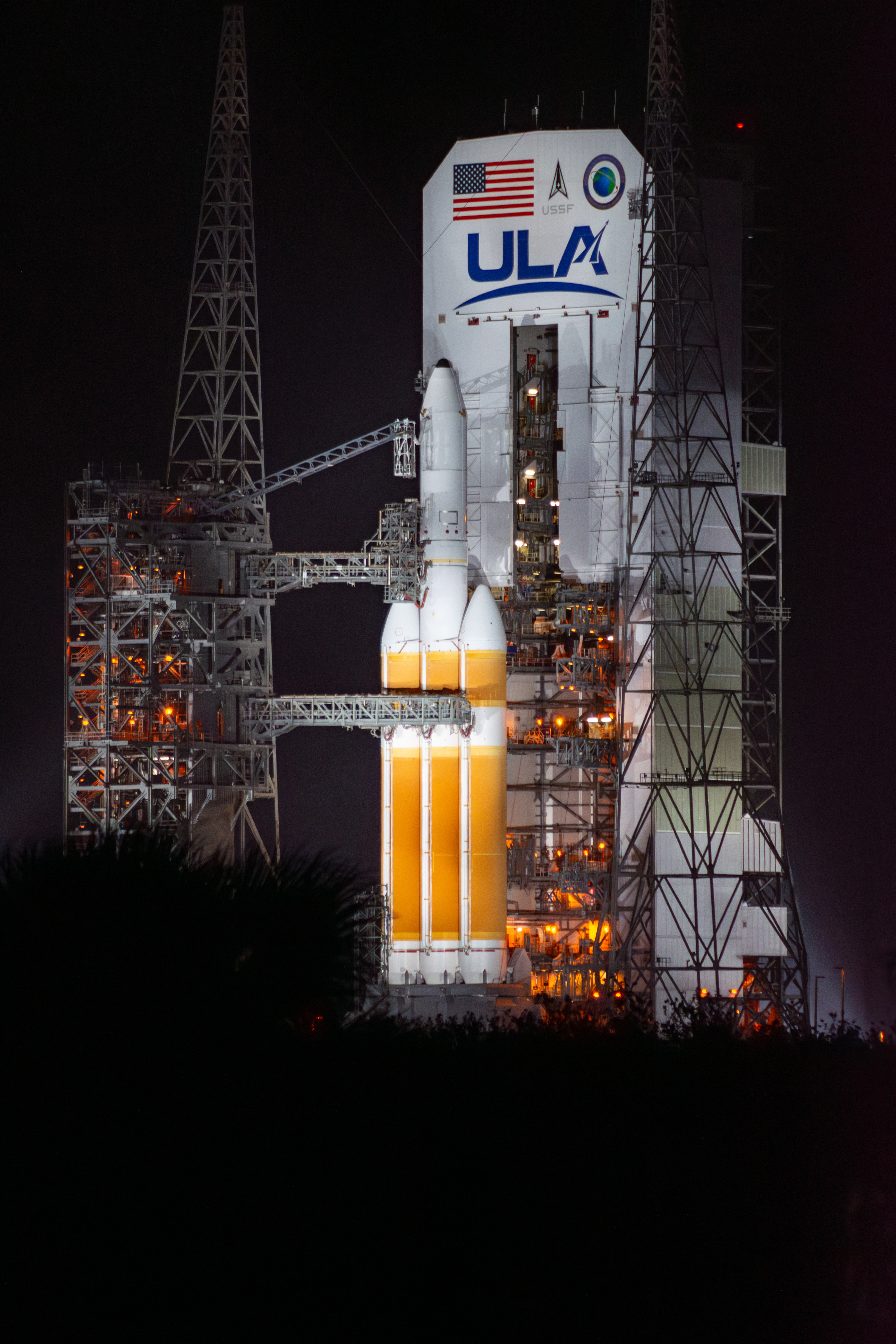 In the early hour of March 28th, ULA rolled back the Mobile Support Tower (MST) to reveal their final Delta IV Heavy rocket.