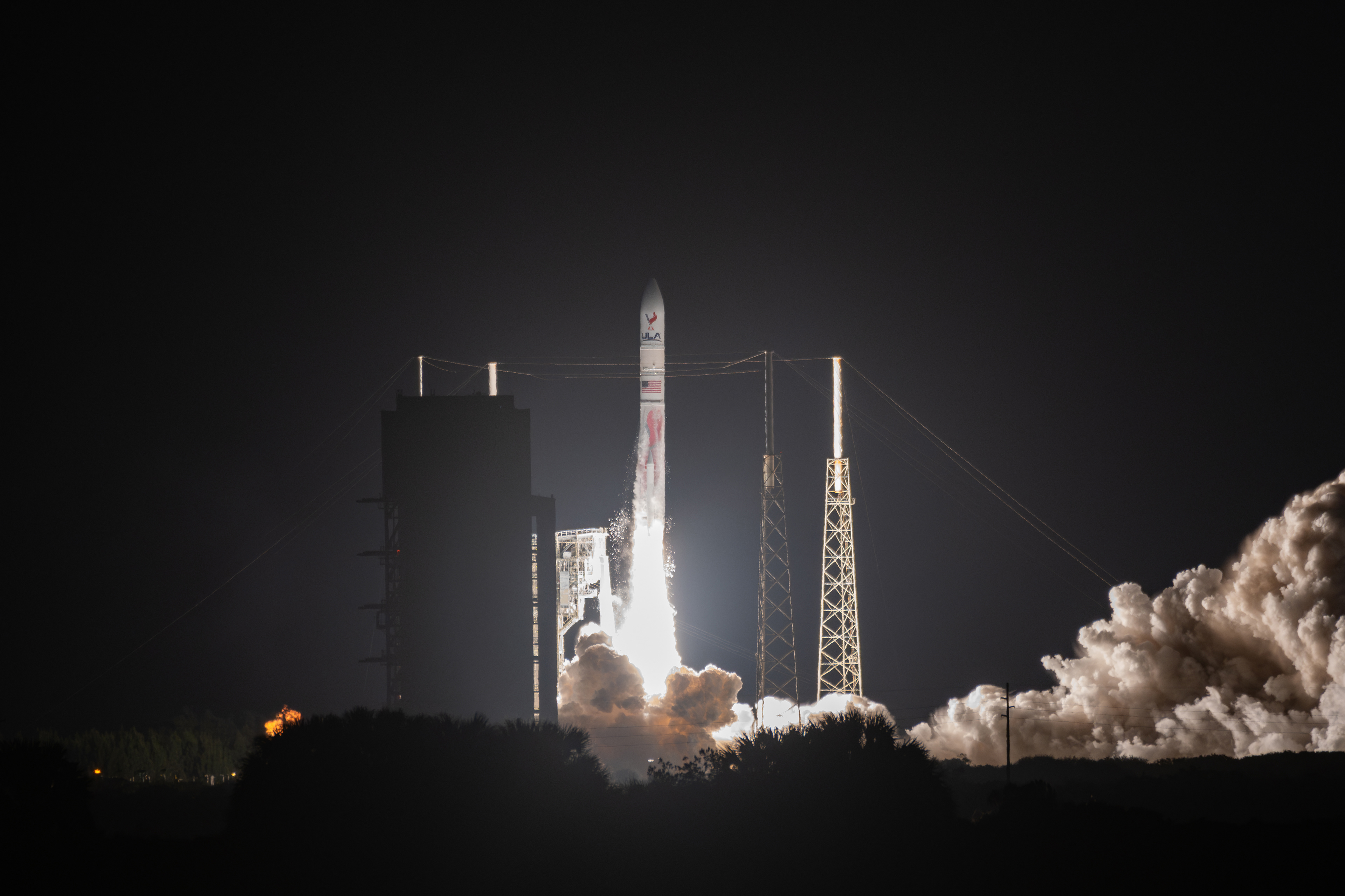 Liftoff of ULA's Vulcan rocket at 2:18AM on January 8, 2024. Credit: Brandon Moser/90.7 WMFE