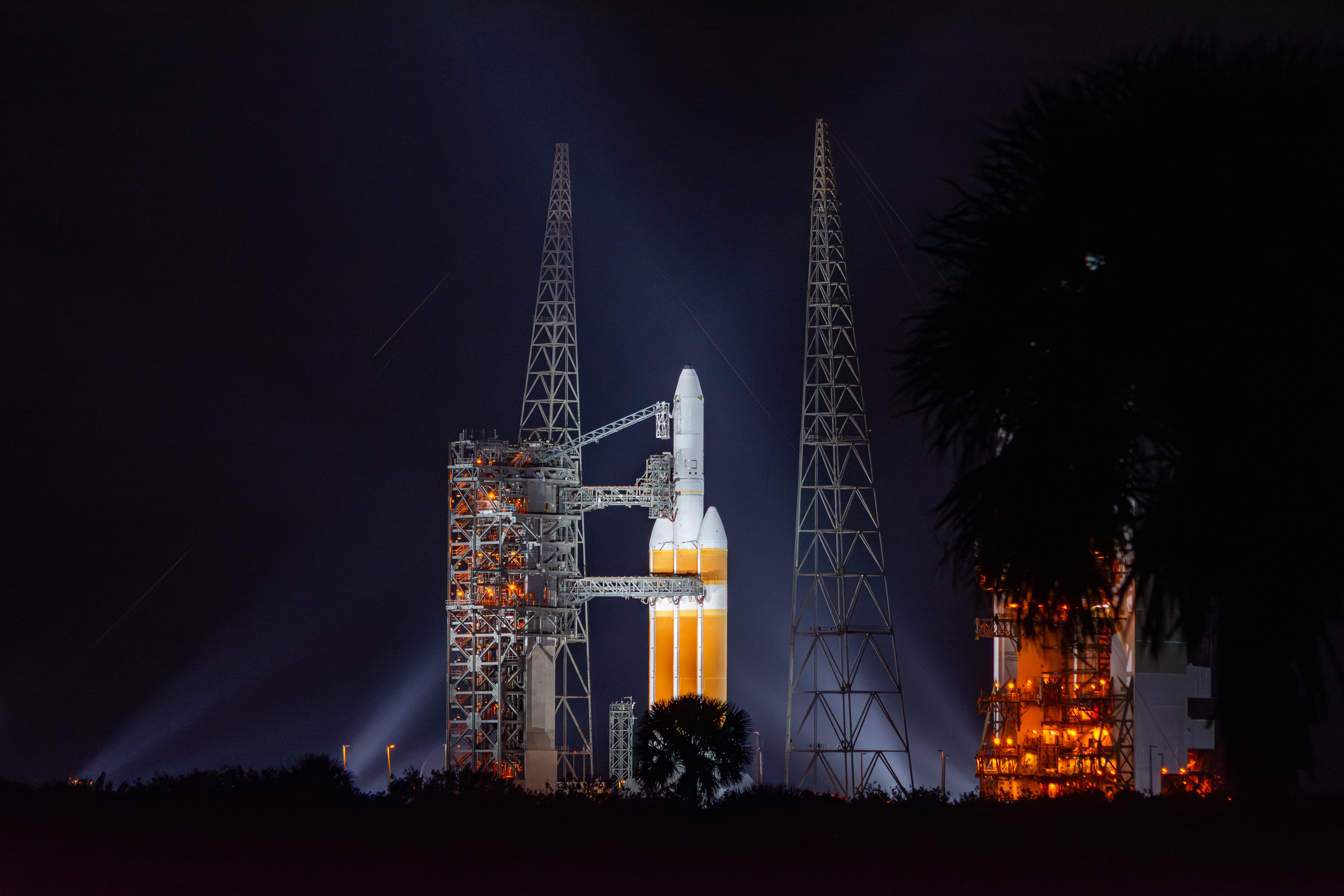 In the early hour of March 28th, ULA rolled back the Mobile Support Tower (MST) to reveal their final Delta IV Heavy rocket.