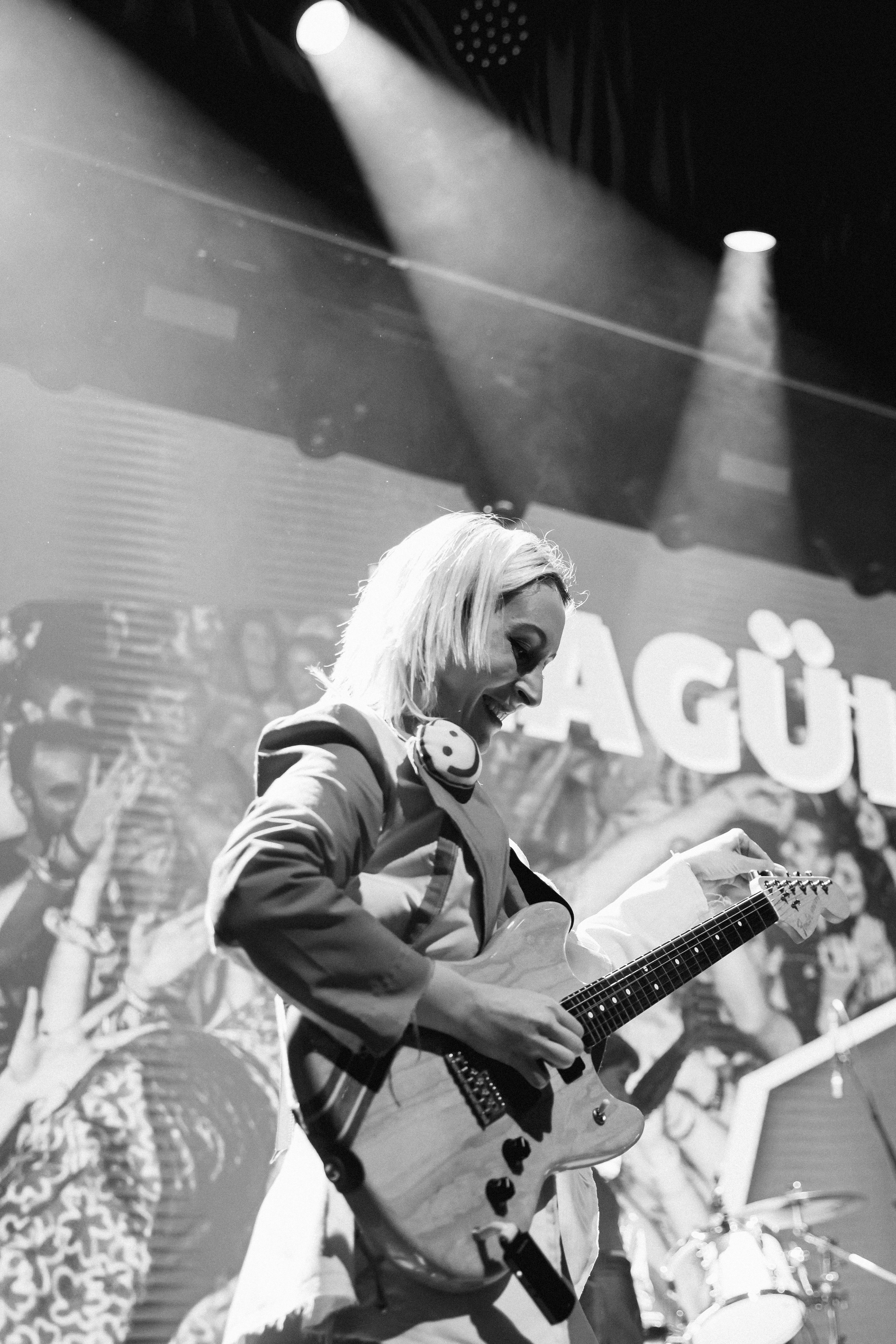 Ginebras durante la presentación de su disco ¿Quién conoce a Billie Max?... CIX