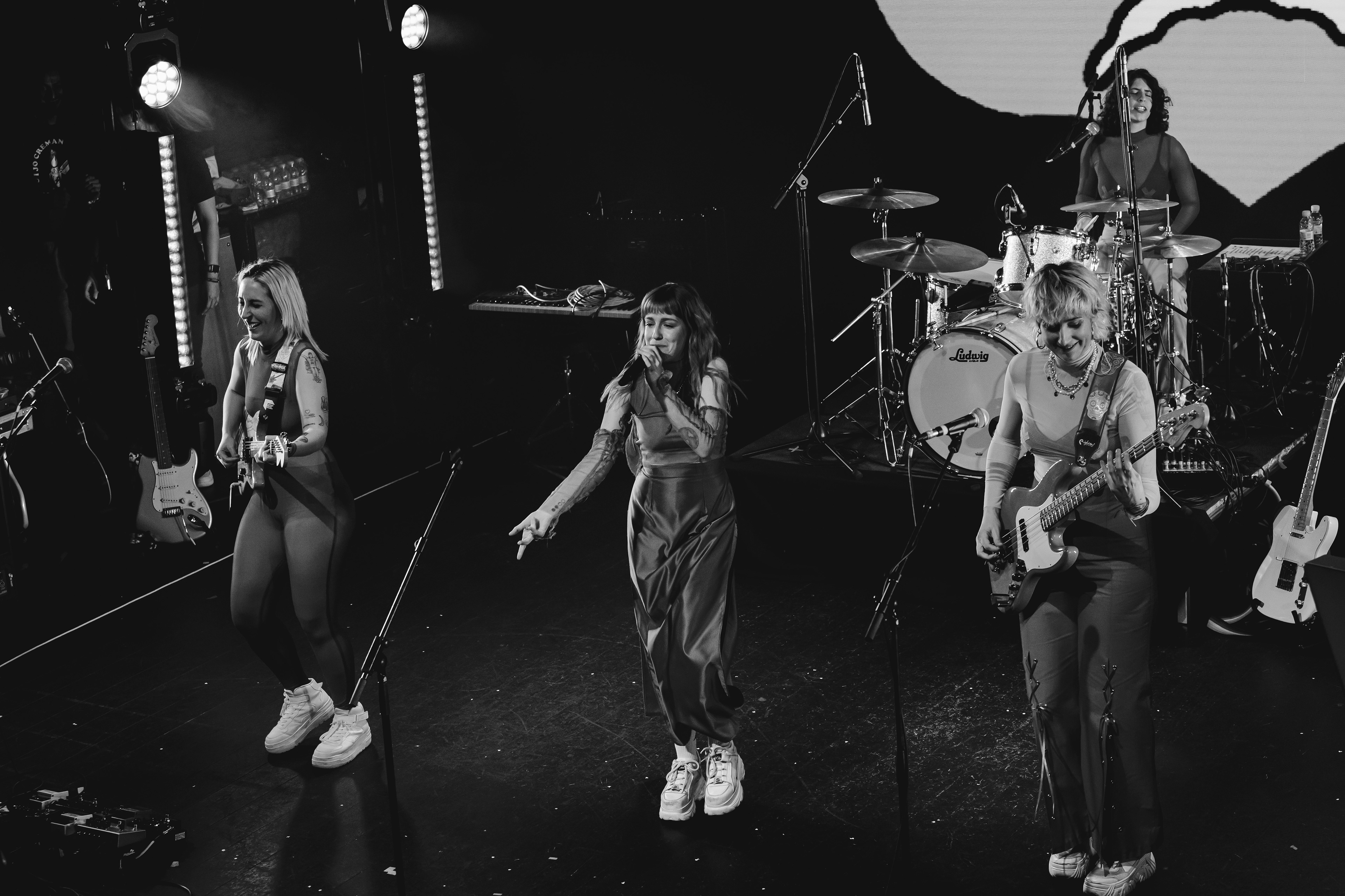 Ginebras durante la presentación de su disco ¿Quién conoce a Billie Max?... LXXV