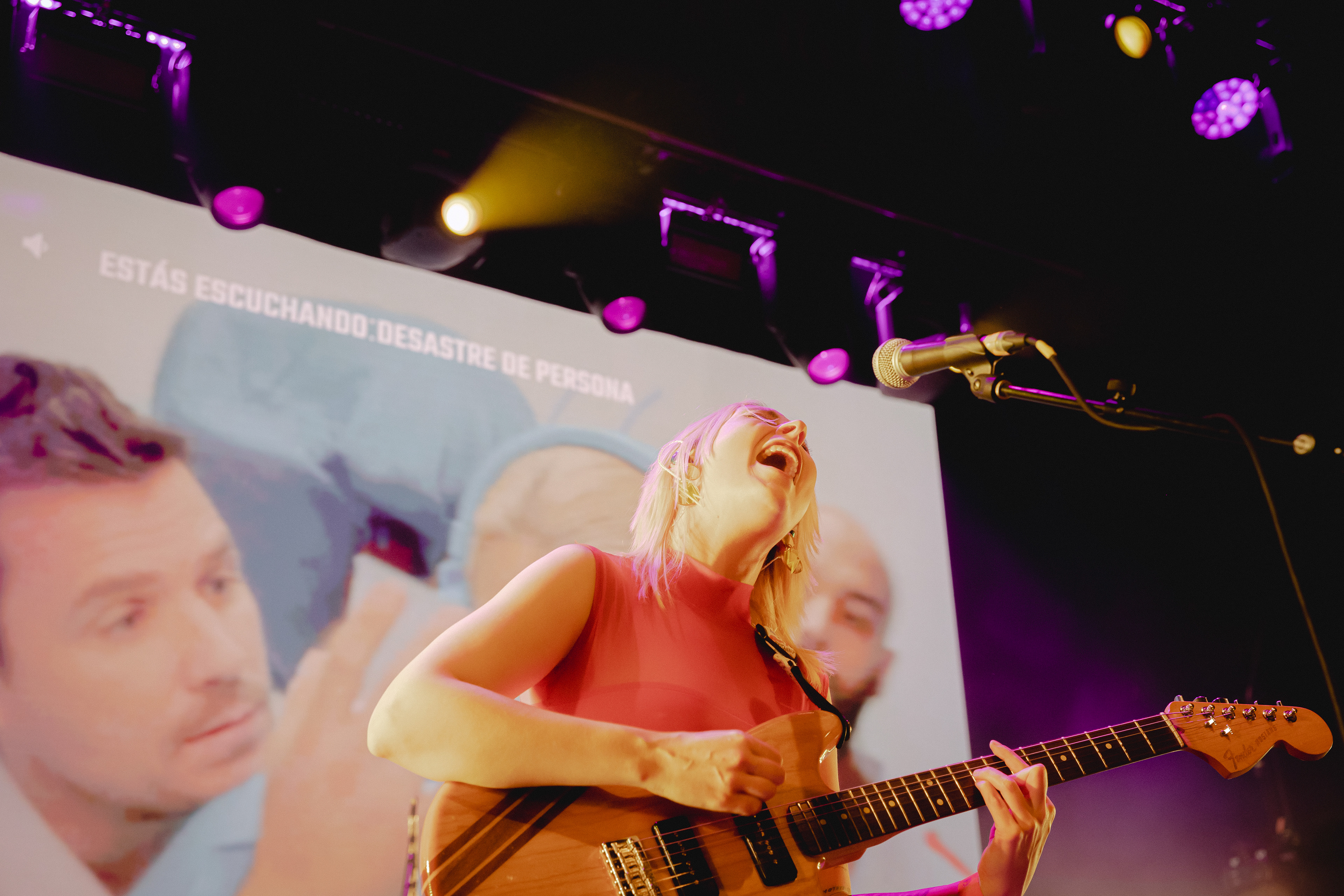 Ginebras durante la presentación de su disco ¿Quién conoce a Billie Max?... LXI