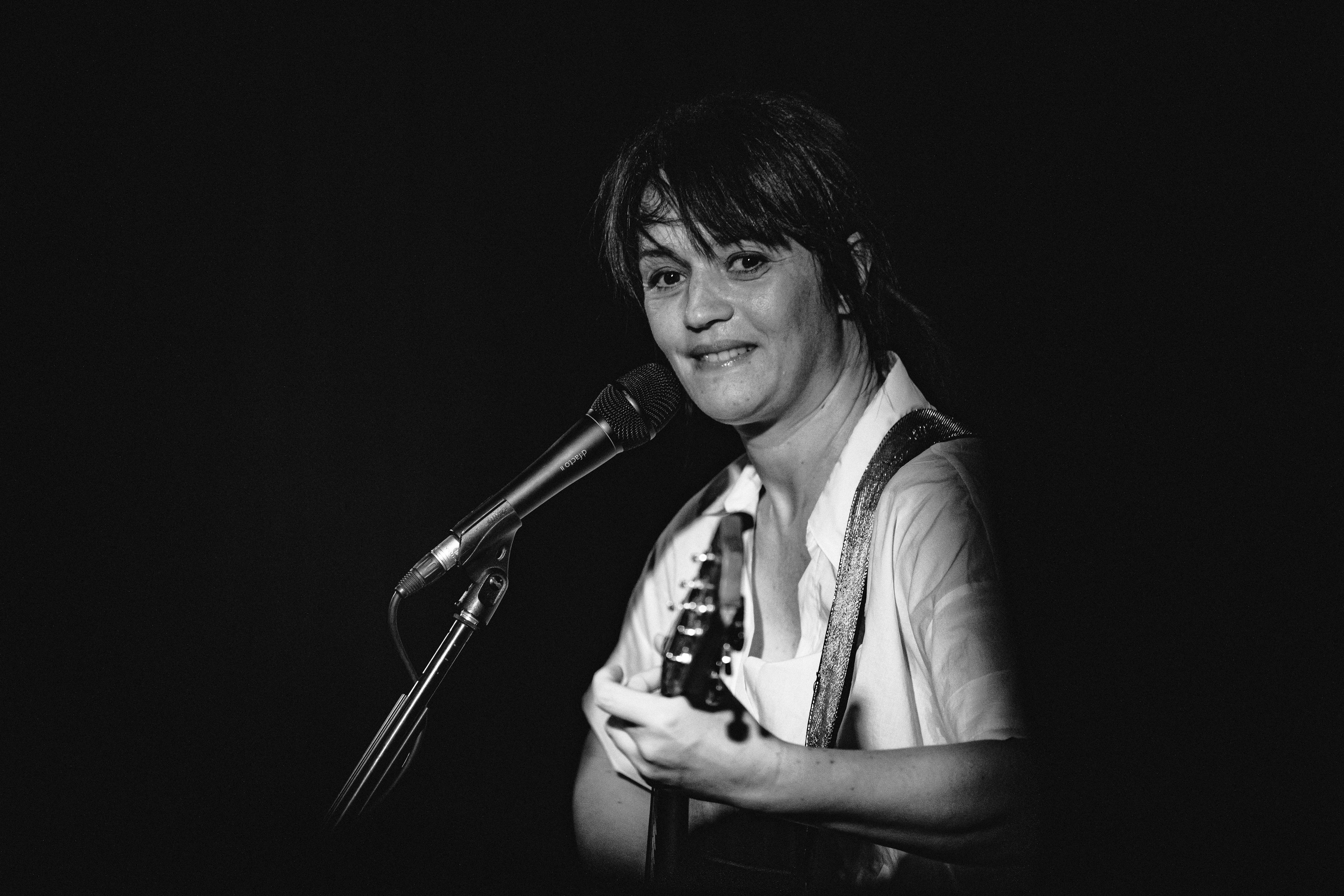 Carmen Consoli durante la segunda de sus actuaciones en el Café Berlín... LXII
