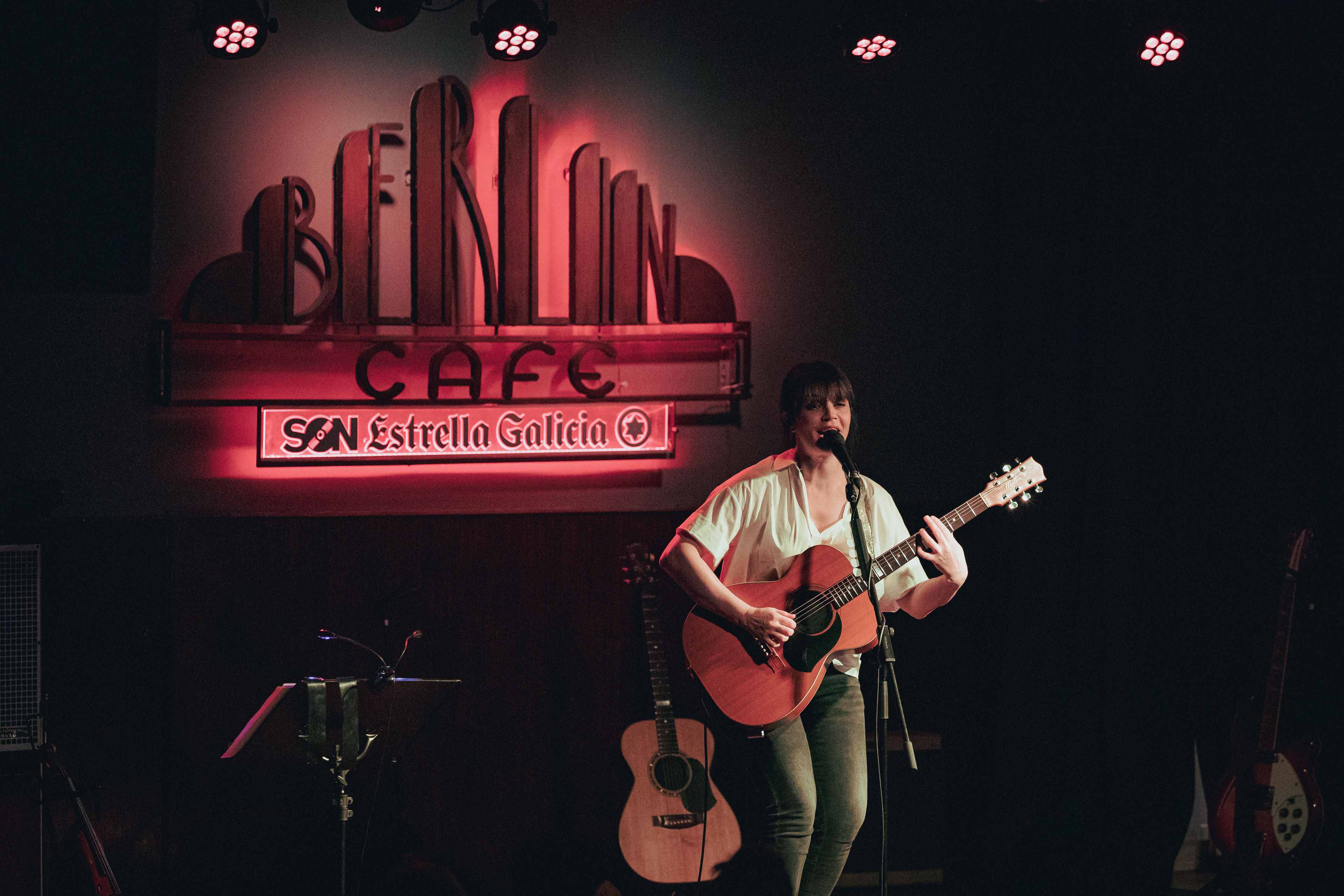 Carmen Consoli durante la segunda de sus actuaciones en el Café Berlín... XCVIII