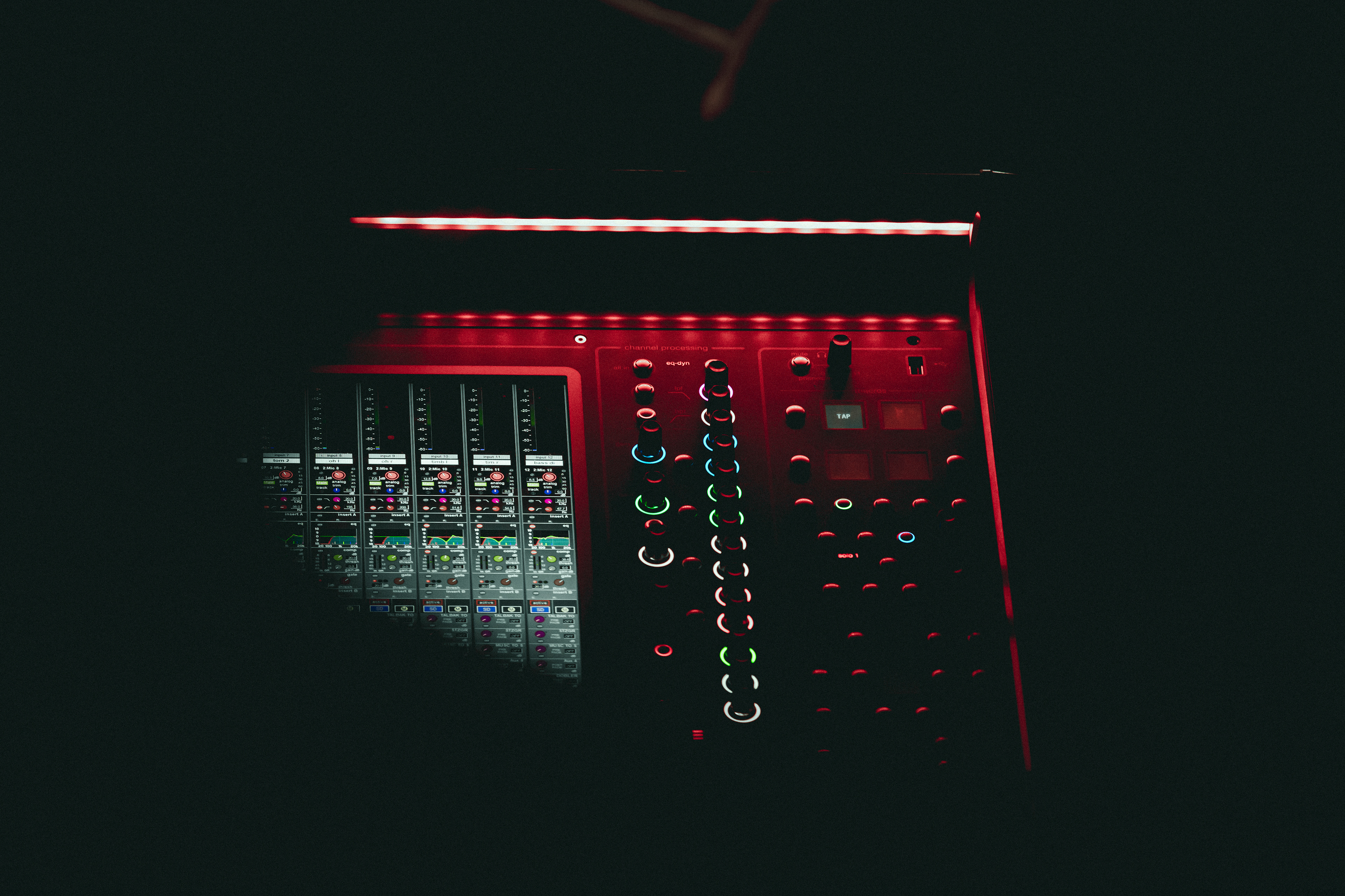 Ginebras durante la presentación de su disco ¿Quién conoce a Billie Max?... LXXVII