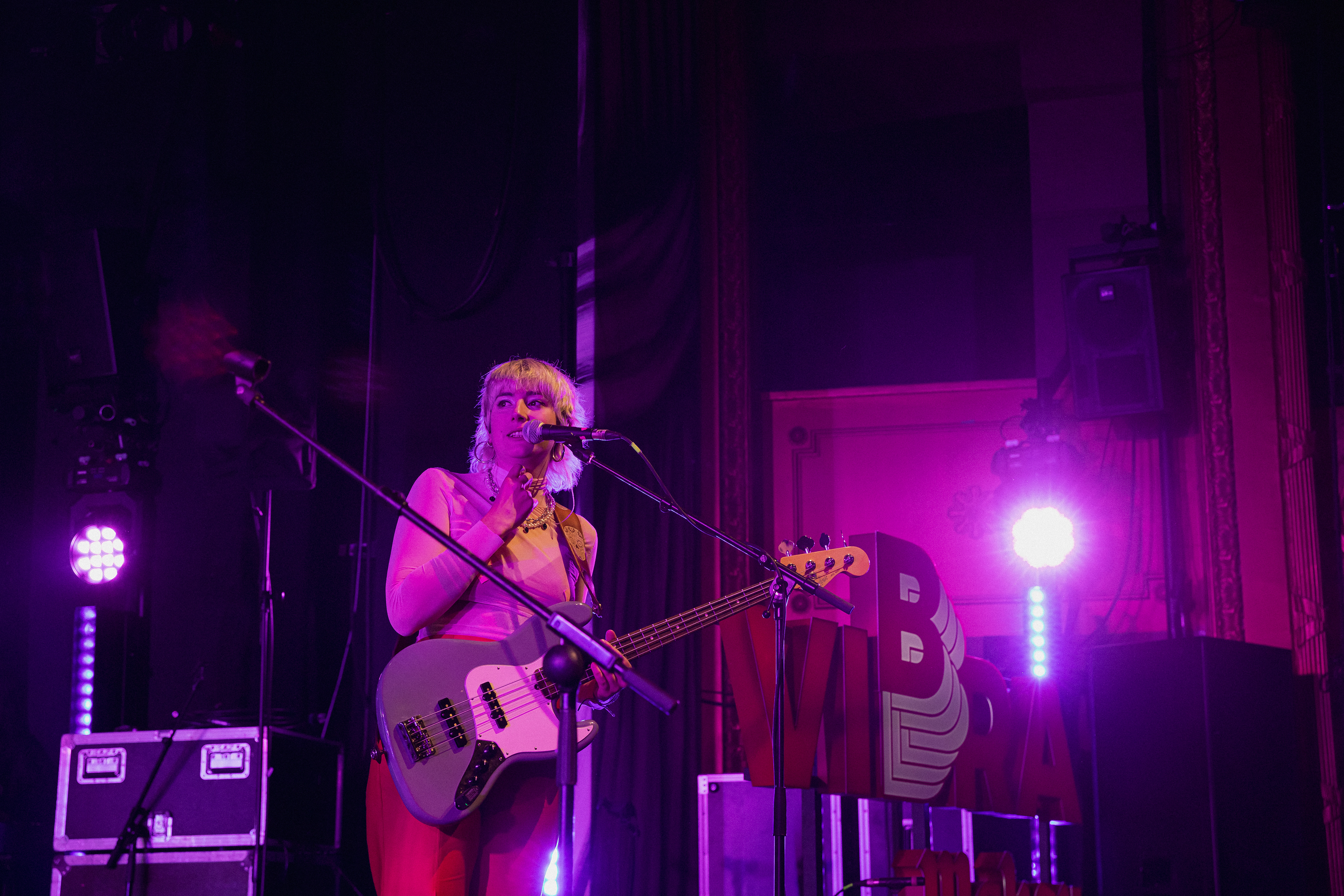 Ginebras durante la presentación de su disco ¿Quién conoce a Billie Max?... XXIV
