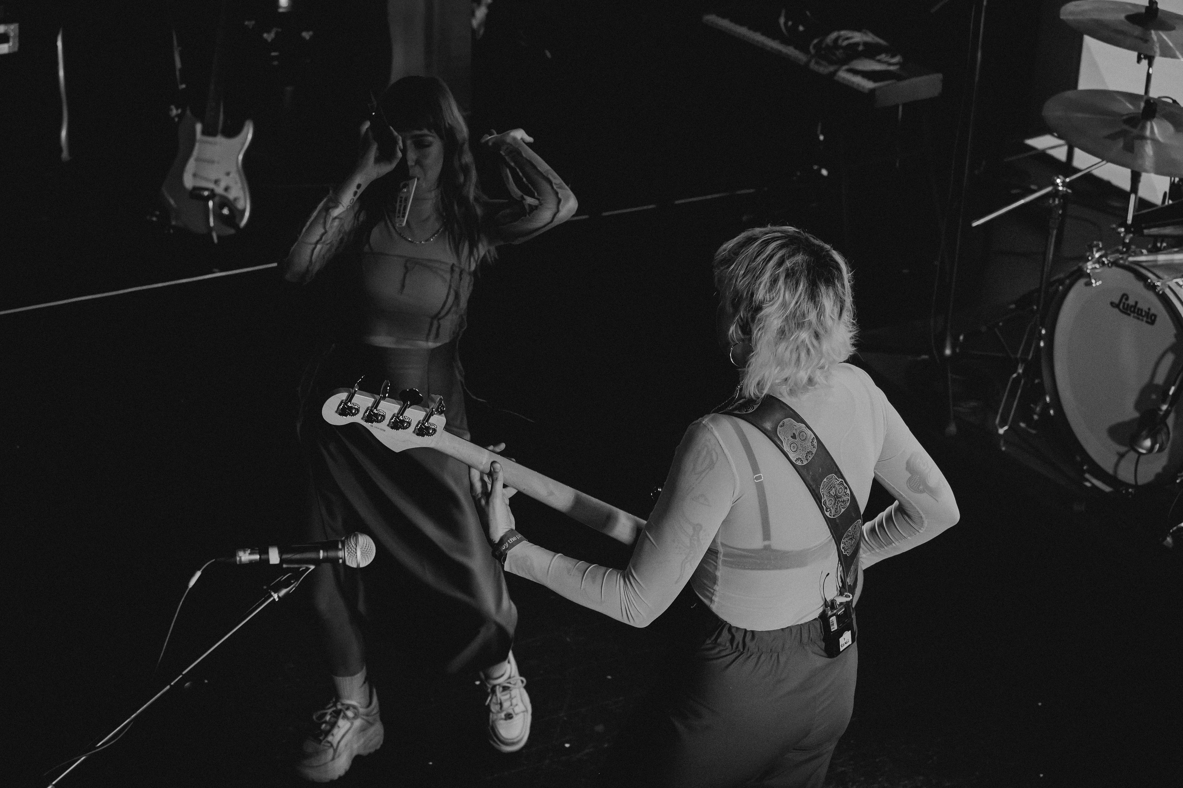 Ginebras durante la presentación de su disco ¿Quién conoce a Billie Max?... XCIV