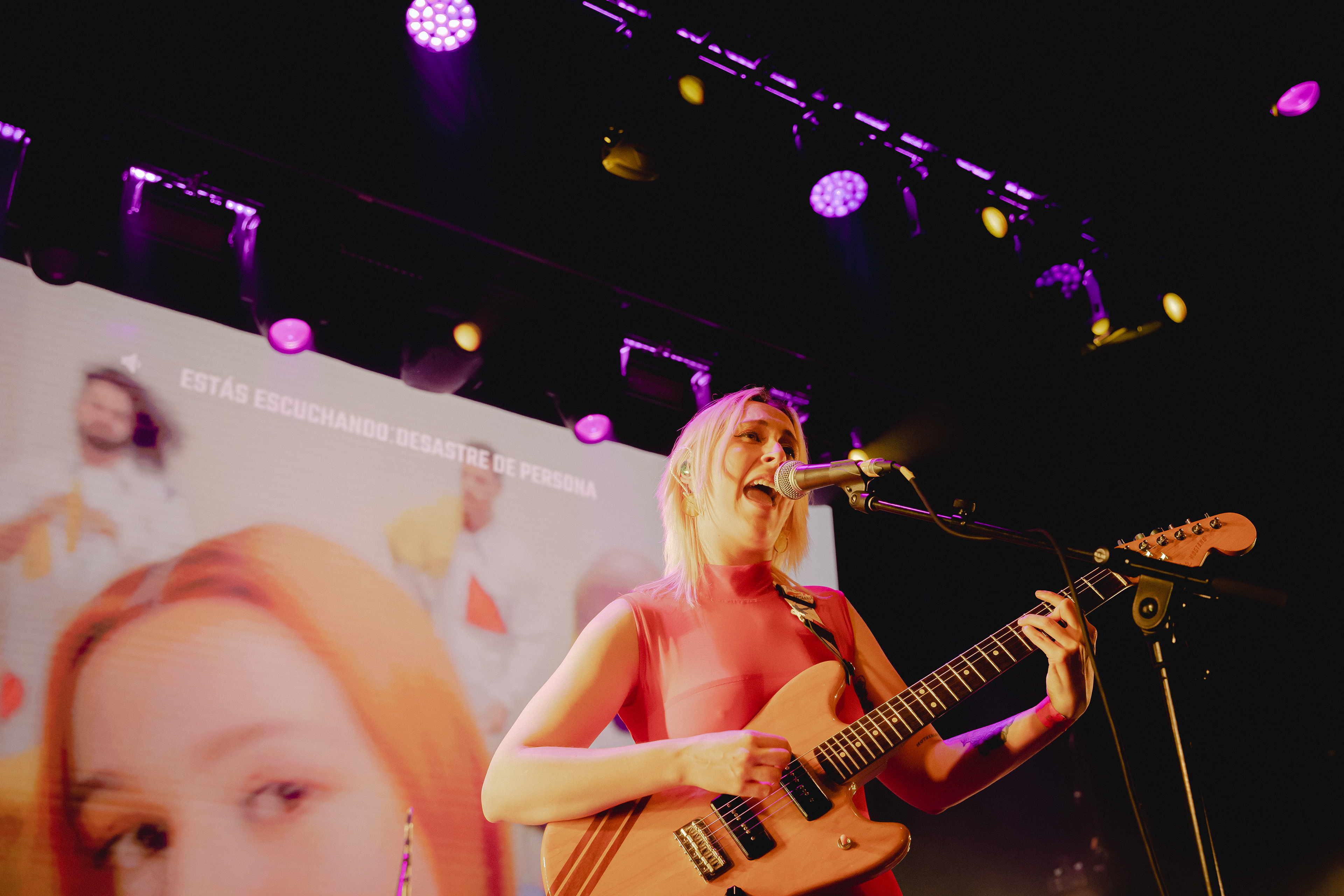 Ginebras durante la presentación de su disco ¿Quién conoce a Billie Max?... LXIV