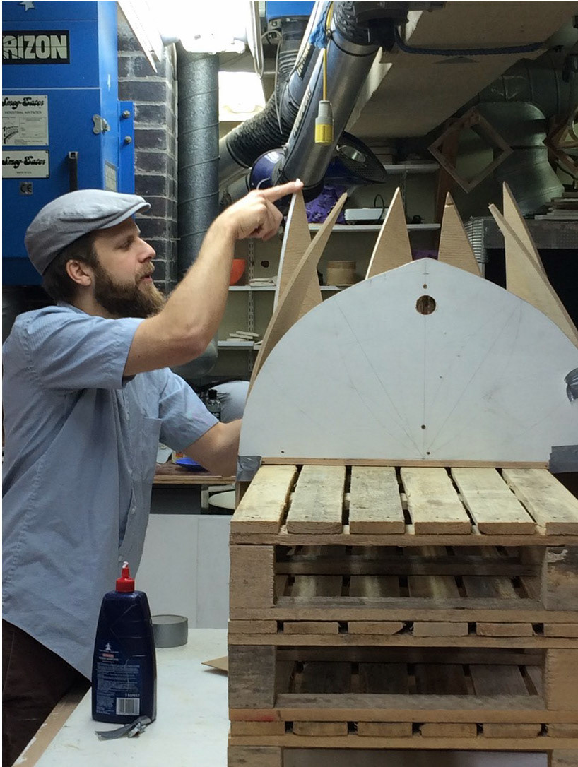 Bending plywood for the niche 