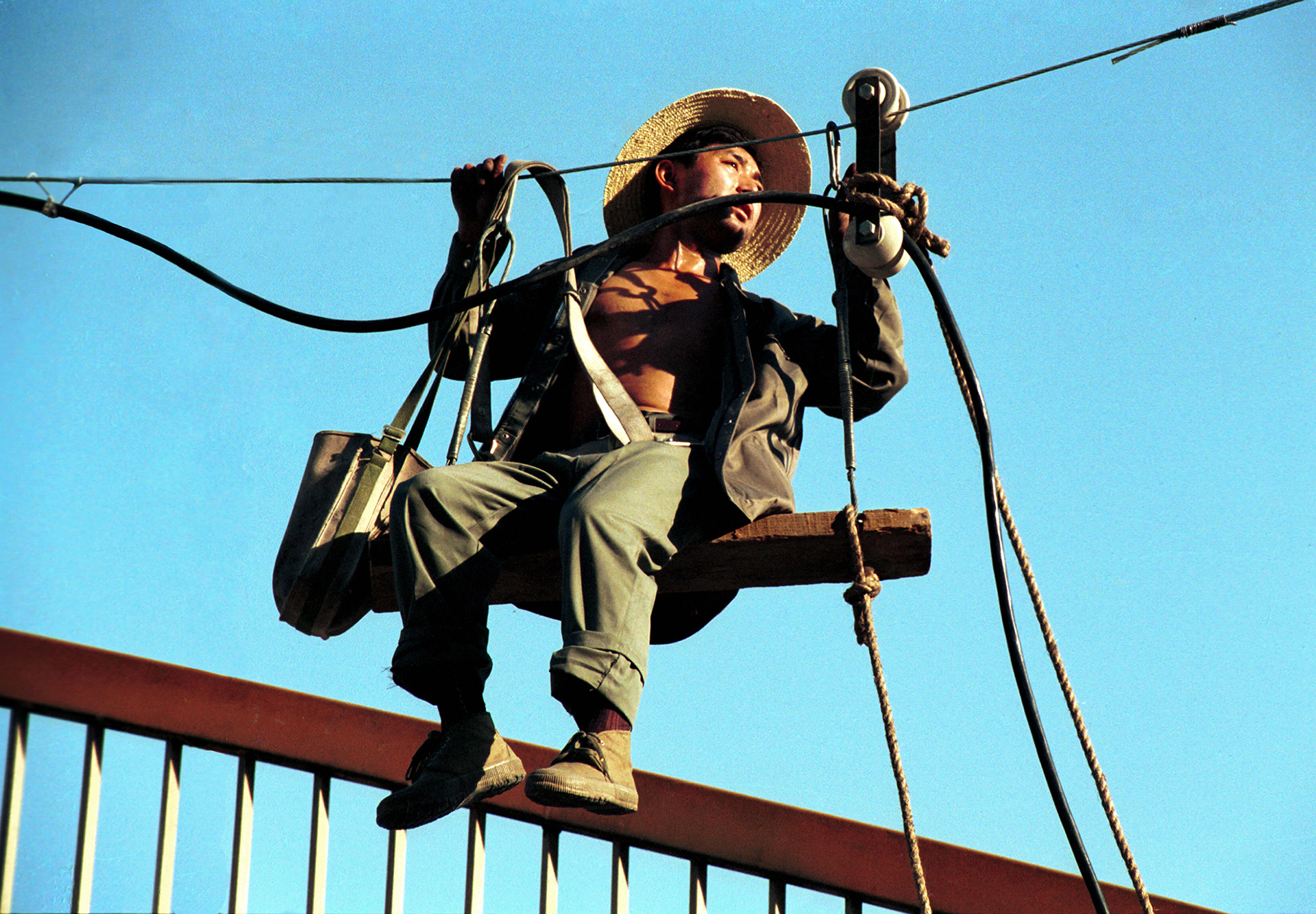 Hanging wire, Shuangyushu, Beijing, China