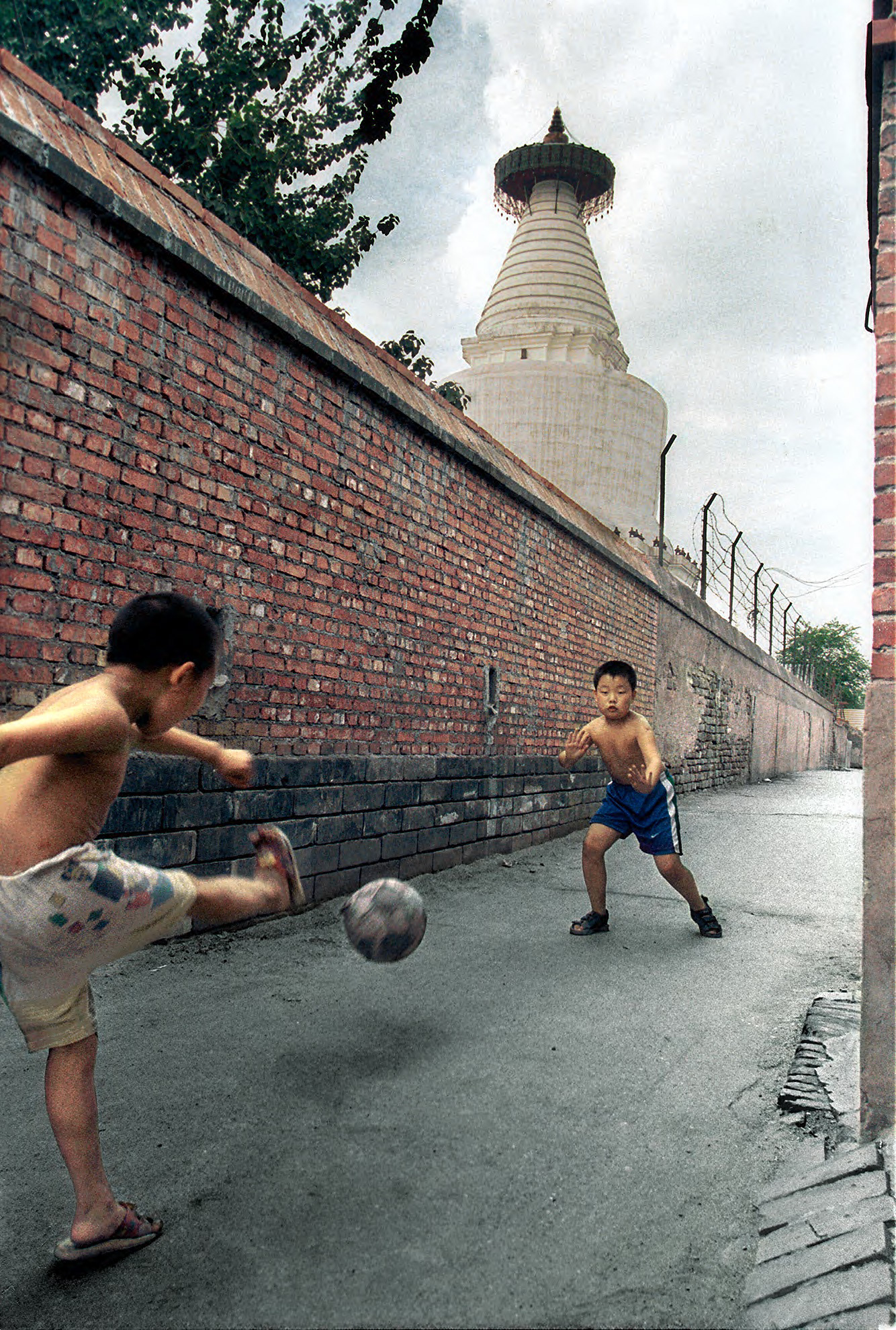 Playing by Baida Si, Beijing, China