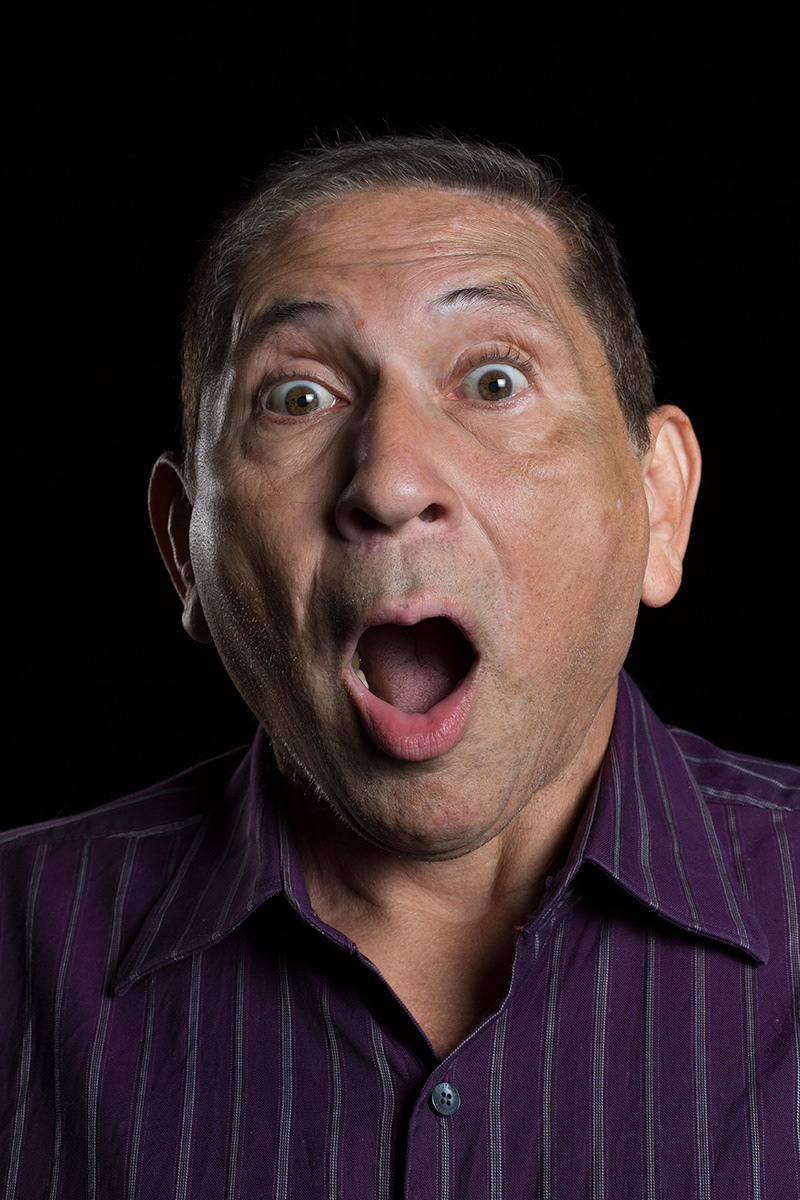 Comedic headshot. Antonio Ramírez, actor.