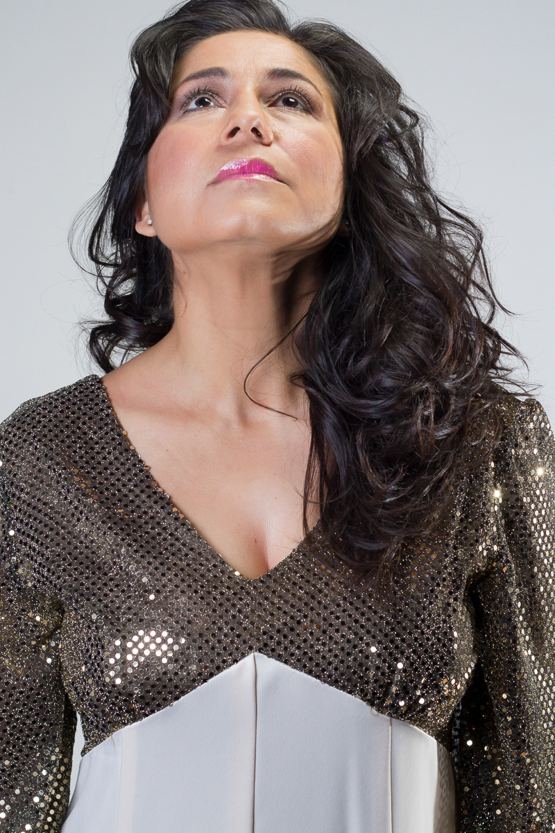 Theatrical headshot. Dinora Alfaro, actriz.
