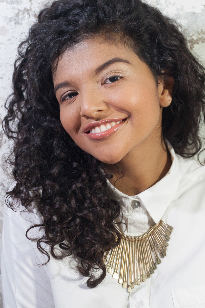 Commercial headshot. Larissa Maltez, actriz.