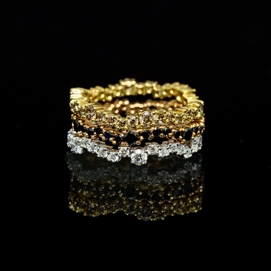 Eternelle in oro 18 kt con Diamanti di vari tipi