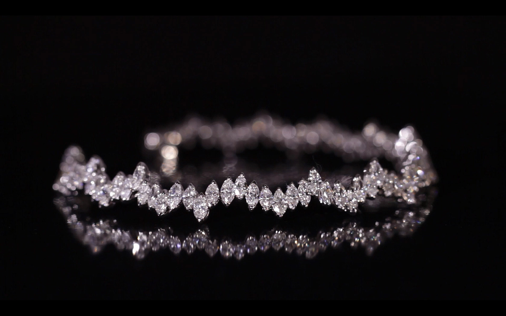 Bracciale tennis in oro 18 kt con Diamanti navette