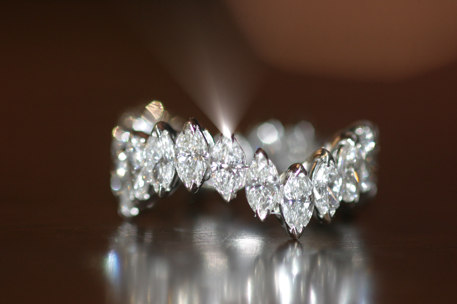 Eternelle in oro 18 kt con Diamanti taglio navette